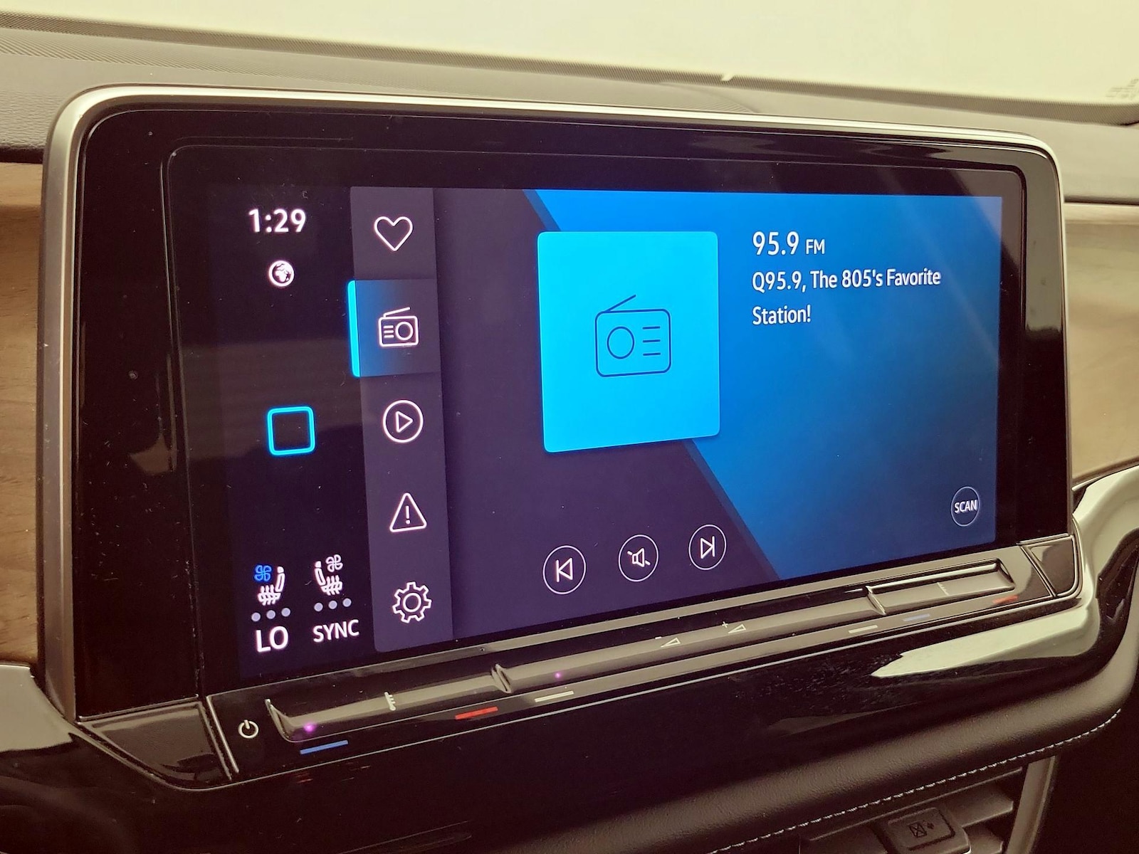 2024 Volkswagen Atlas SE w/Tech - Photo 16