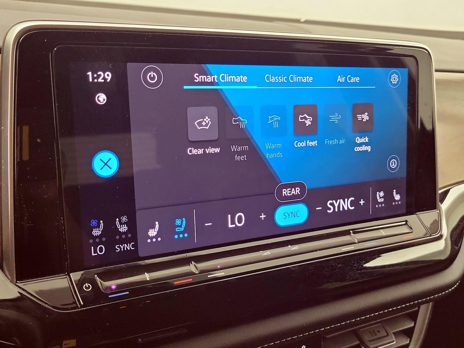 2024 Volkswagen Atlas SE w/Tech - Photo 17