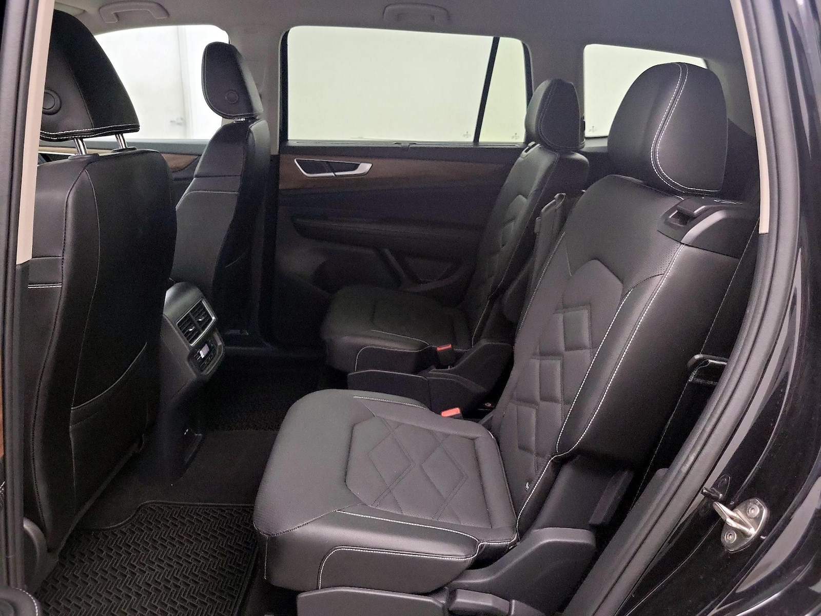 2024 Volkswagen Atlas SE w/Tech - Photo 20