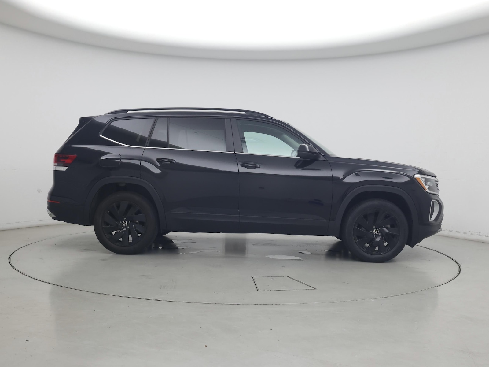 2024 Volkswagen Atlas SE w/Tech - Photo 8