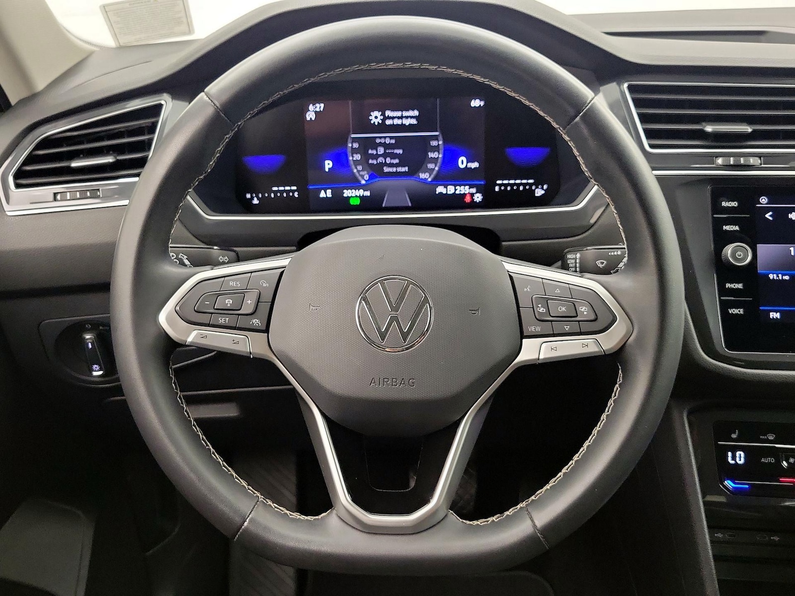 2023 Volkswagen Tiguan SE - Photo 11