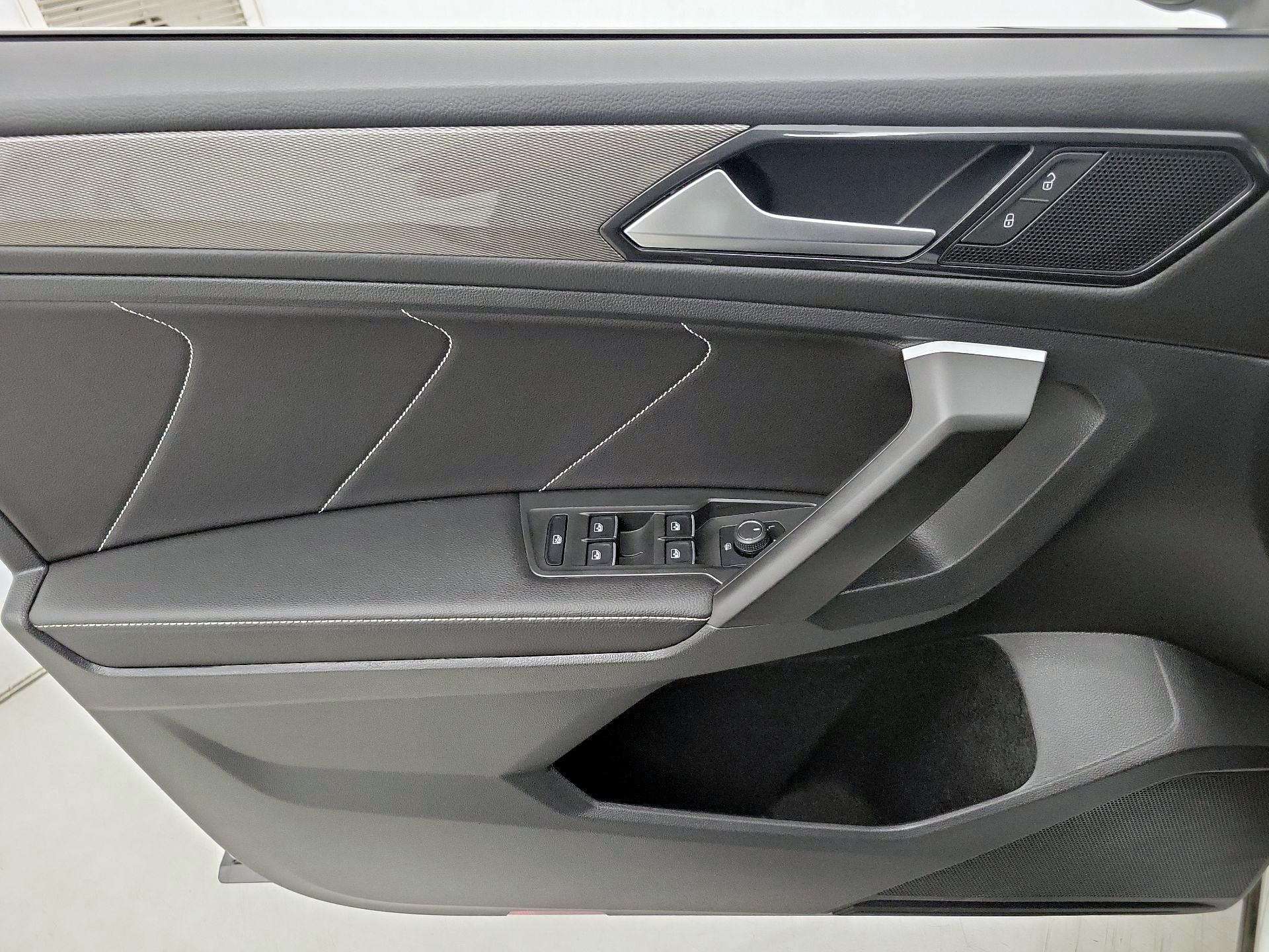 Thumbnail: 2023 Volkswagen Tiguan - 12
