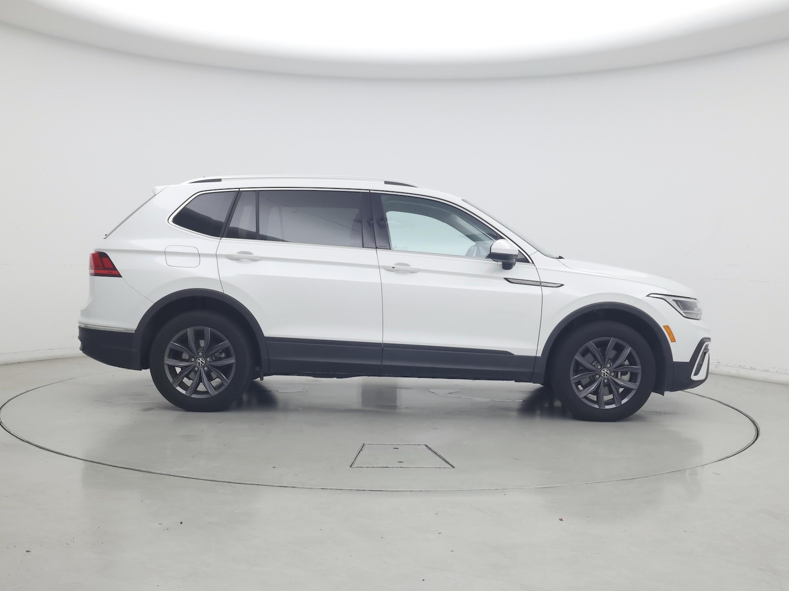 2023 Volkswagen Tiguan SE - Photo 8