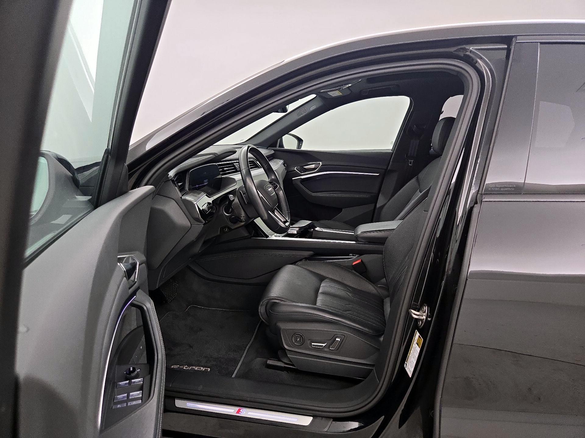 Thumbnail: 2024 Audi Q8 e-tron - 11