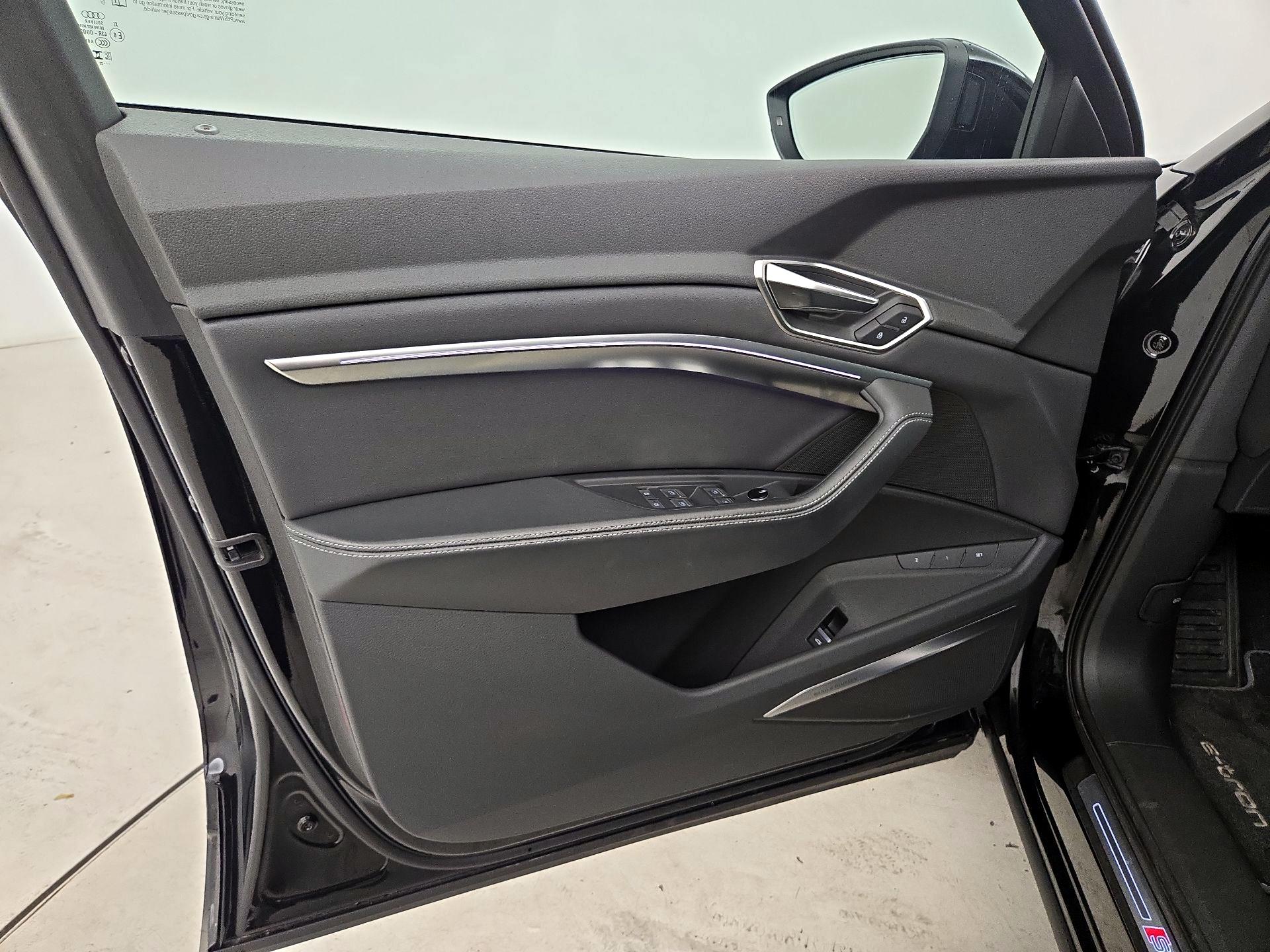 Thumbnail: 2024 Audi Q8 e-tron - 12