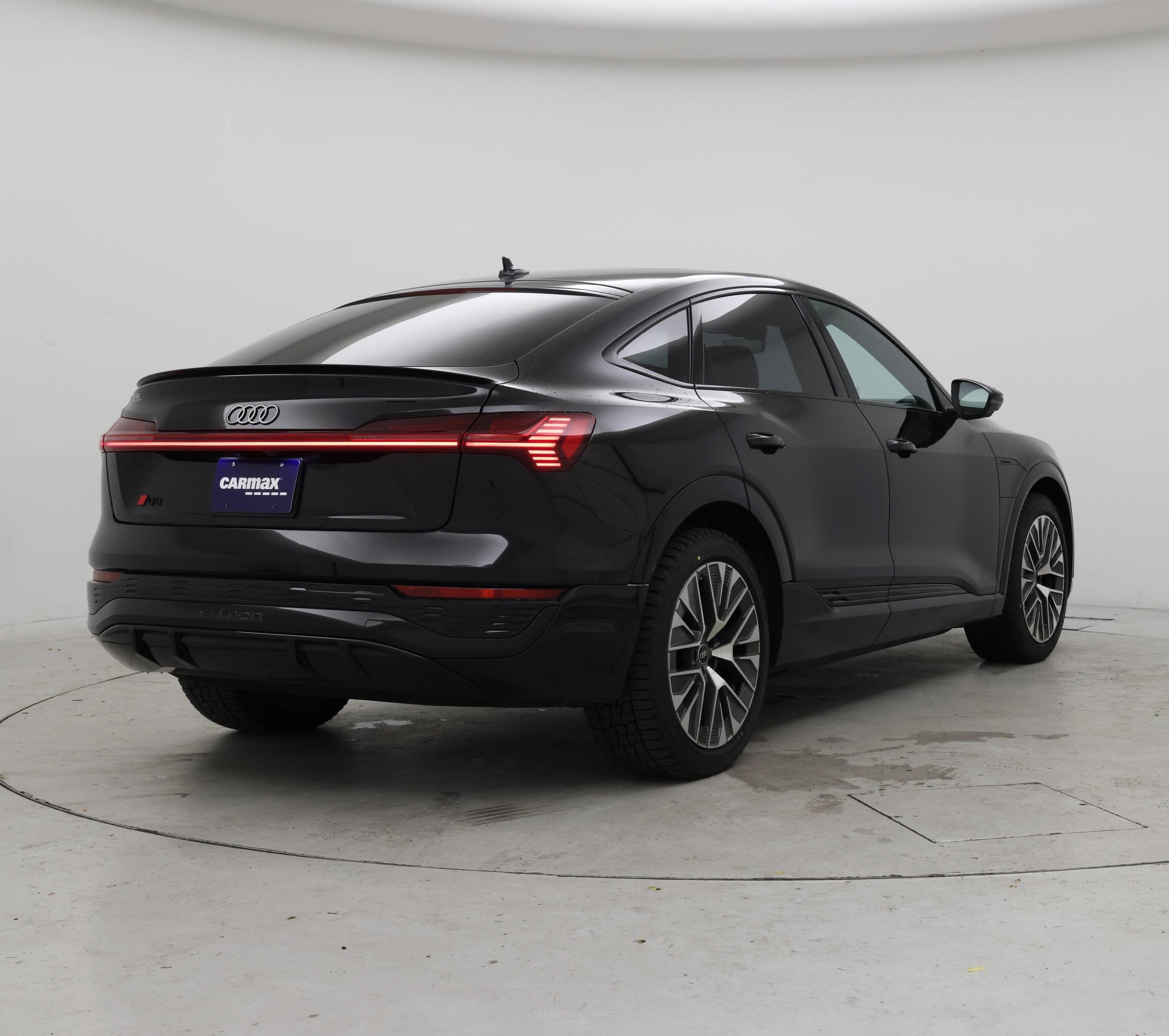 Thumbnail: 2024 Audi Q8 e-tron - 8