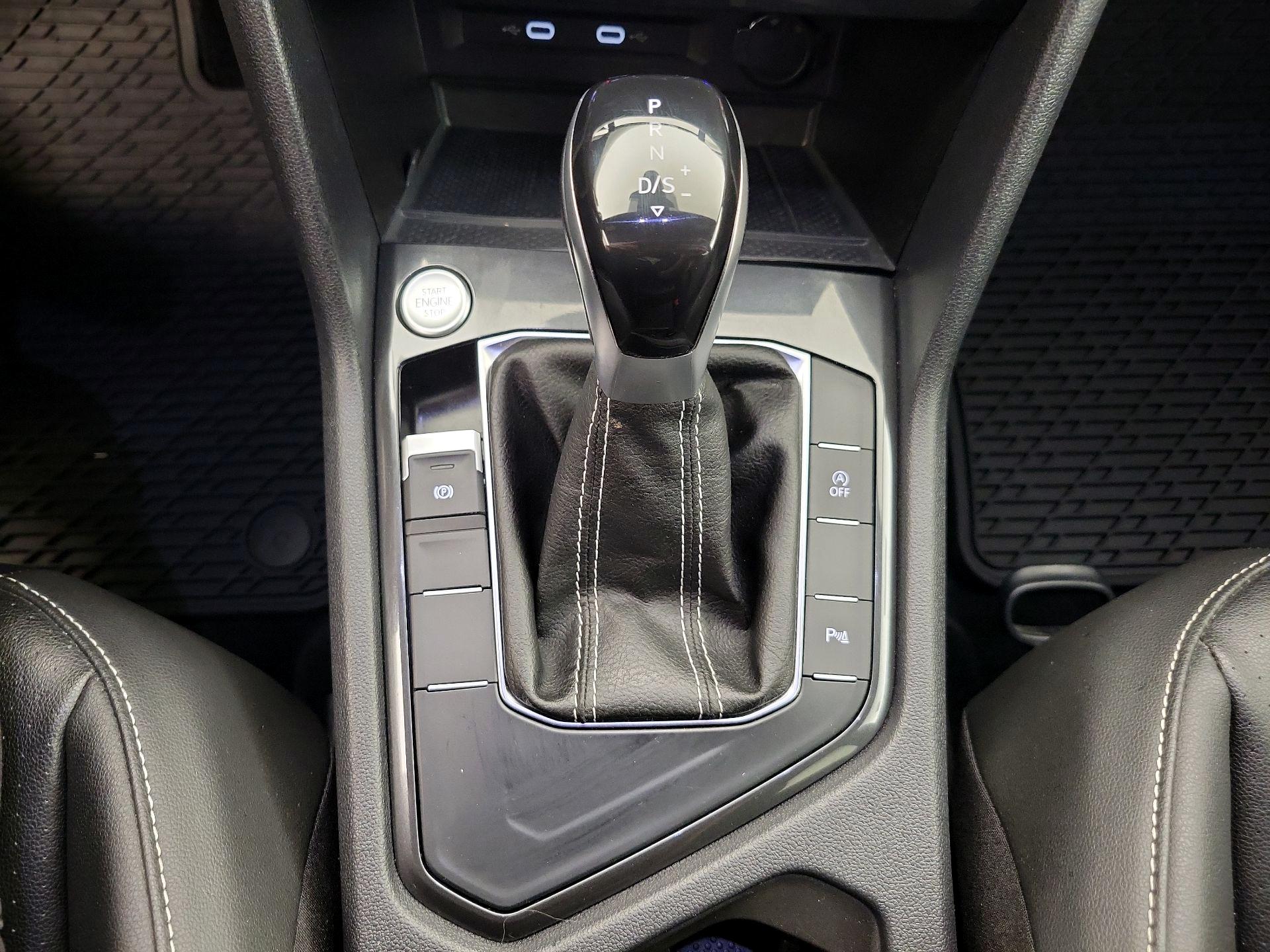 Thumbnail: 2023 Volkswagen Tiguan - 17