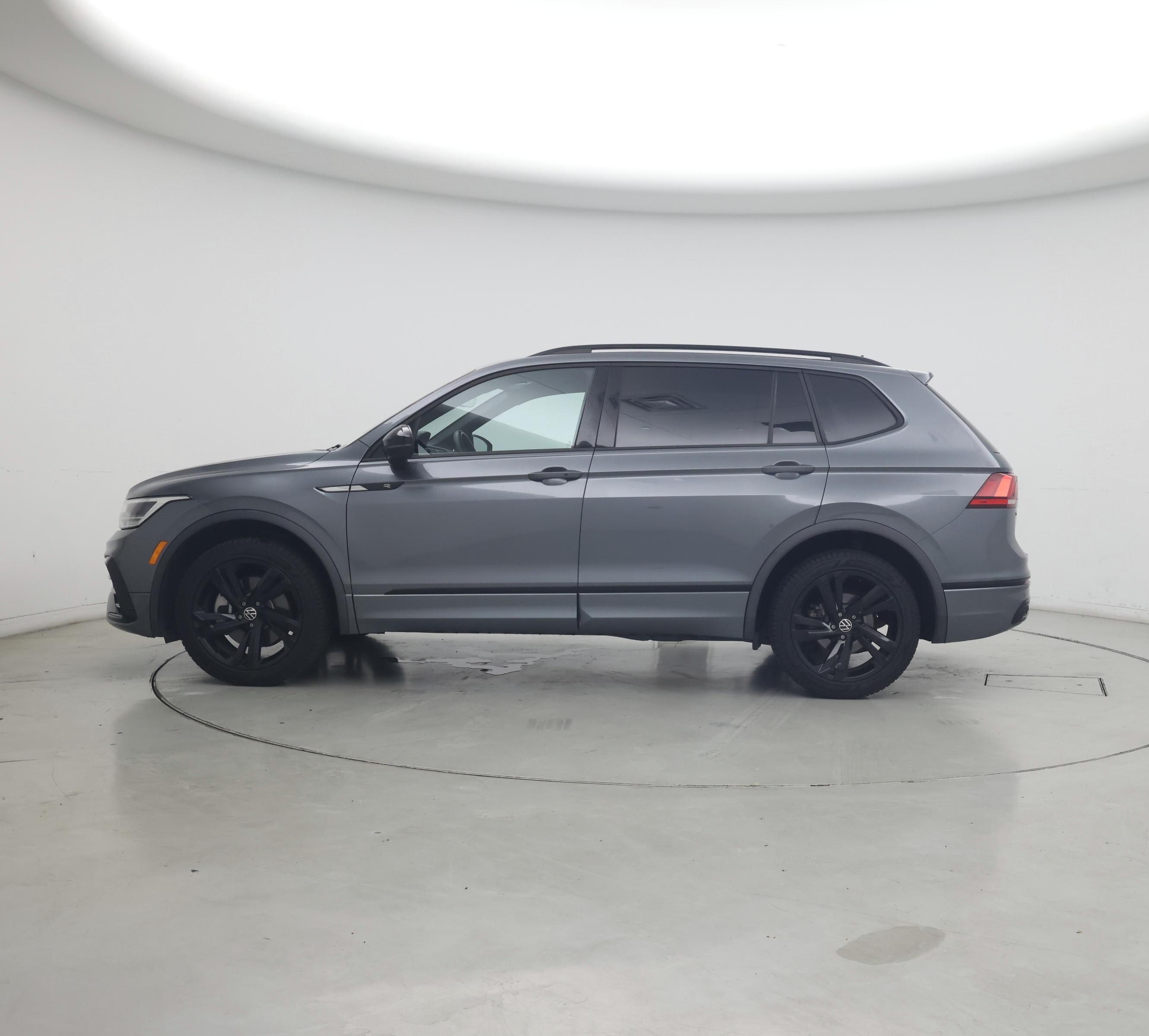 Thumbnail: 2023 Volkswagen Tiguan - 3