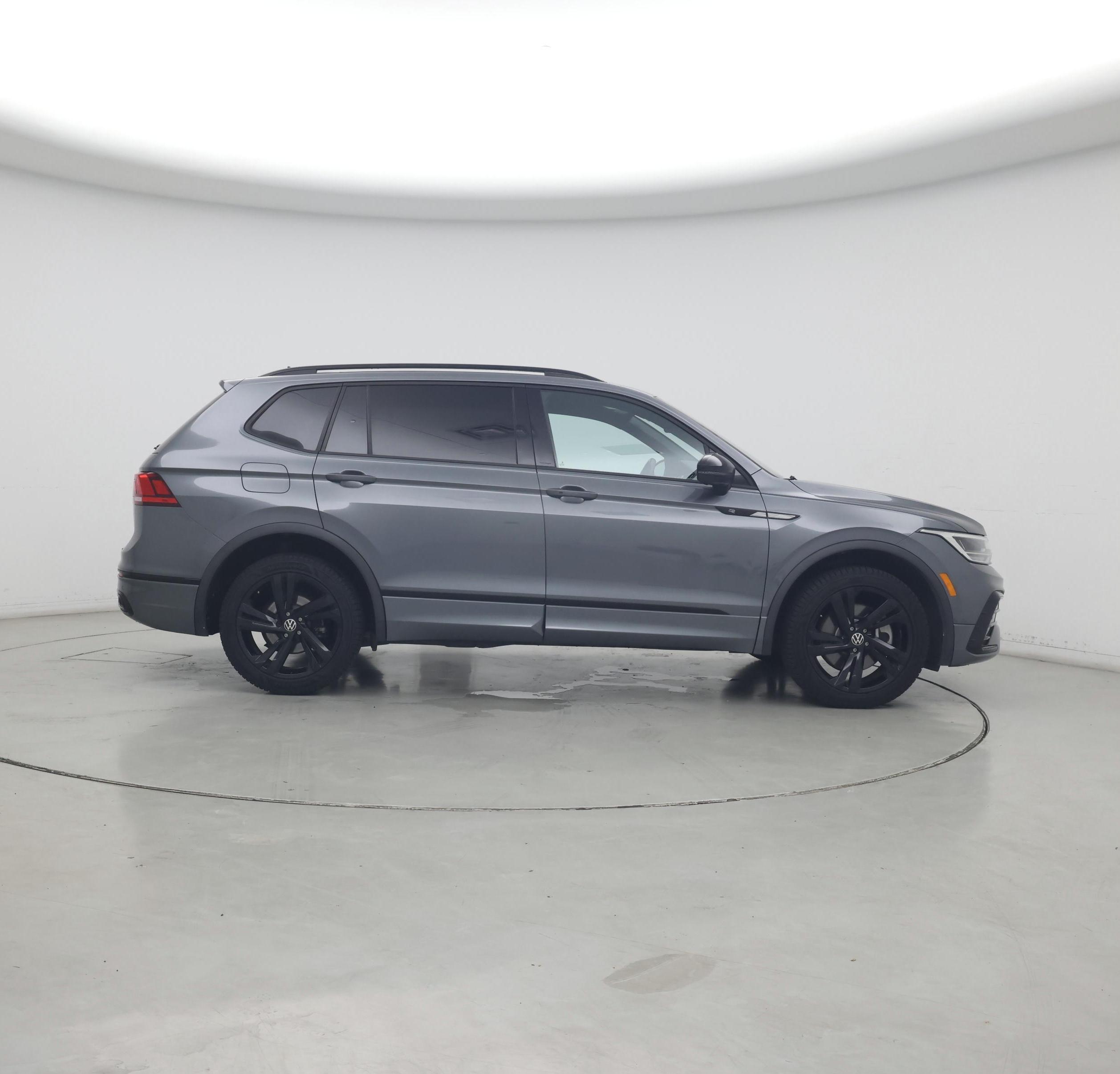 Thumbnail: 2023 Volkswagen Tiguan - 7