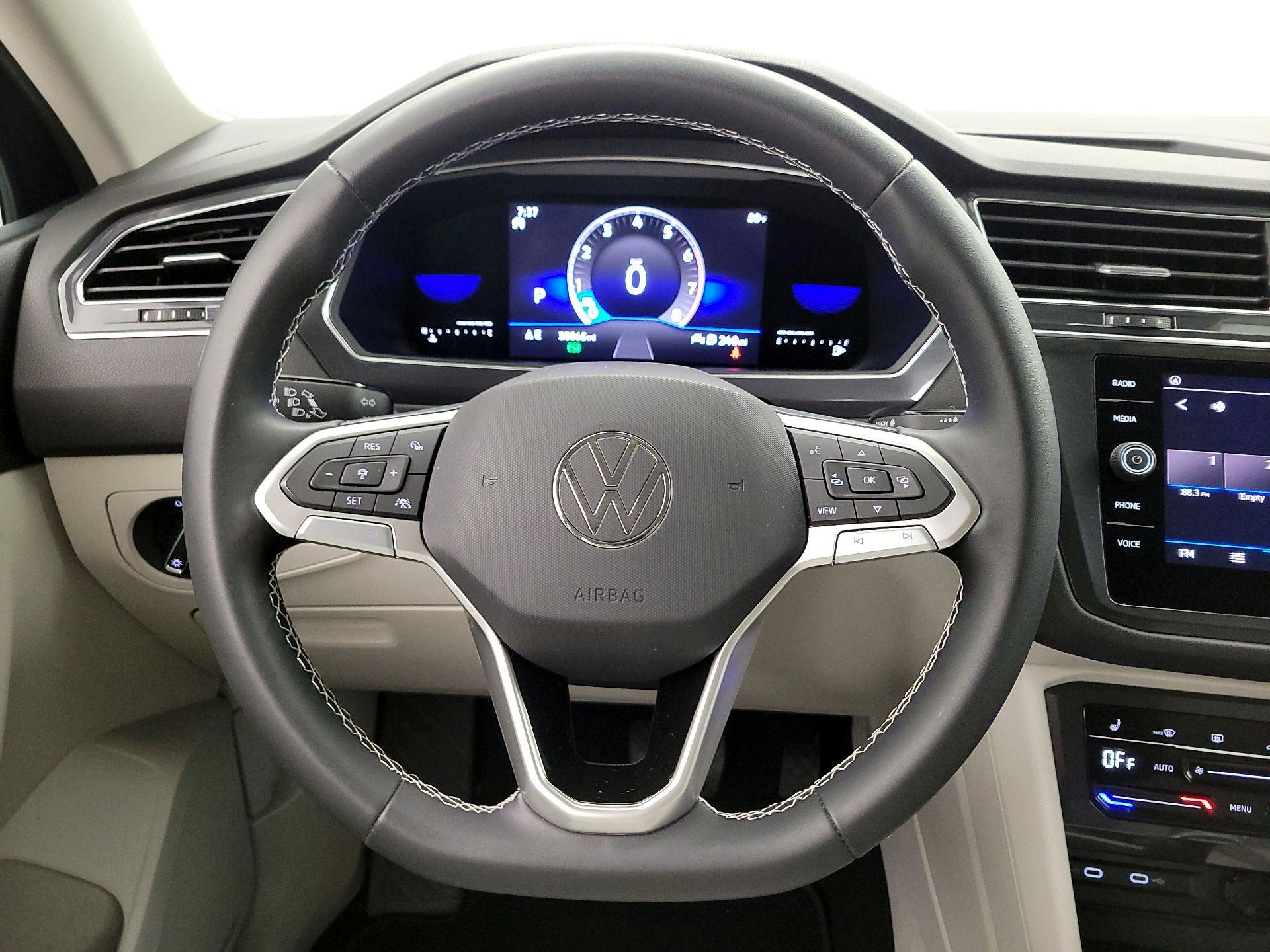 Thumbnail: 2023 Volkswagen Tiguan - 10