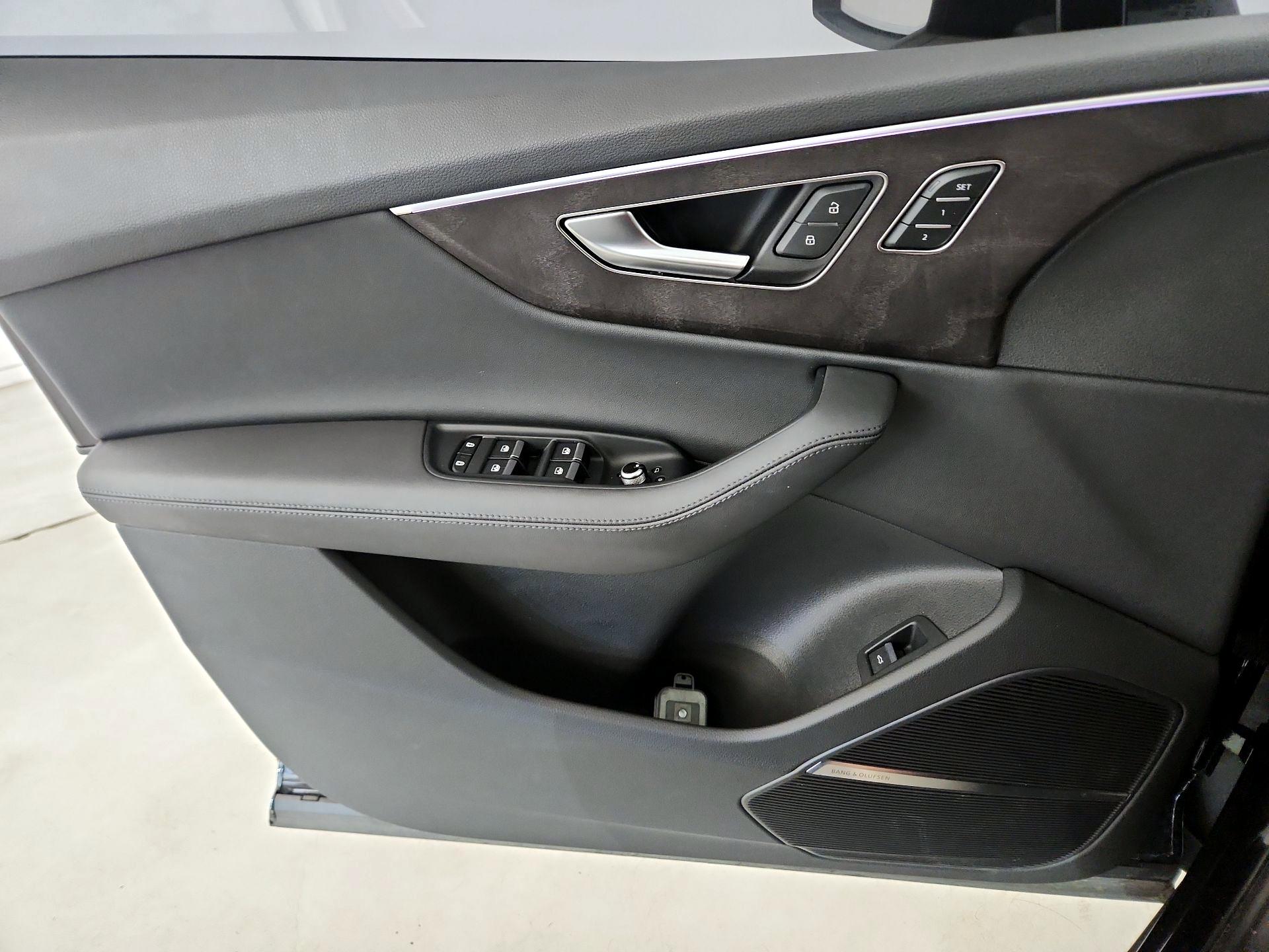Thumbnail: 2023 Audi Q7 - 12