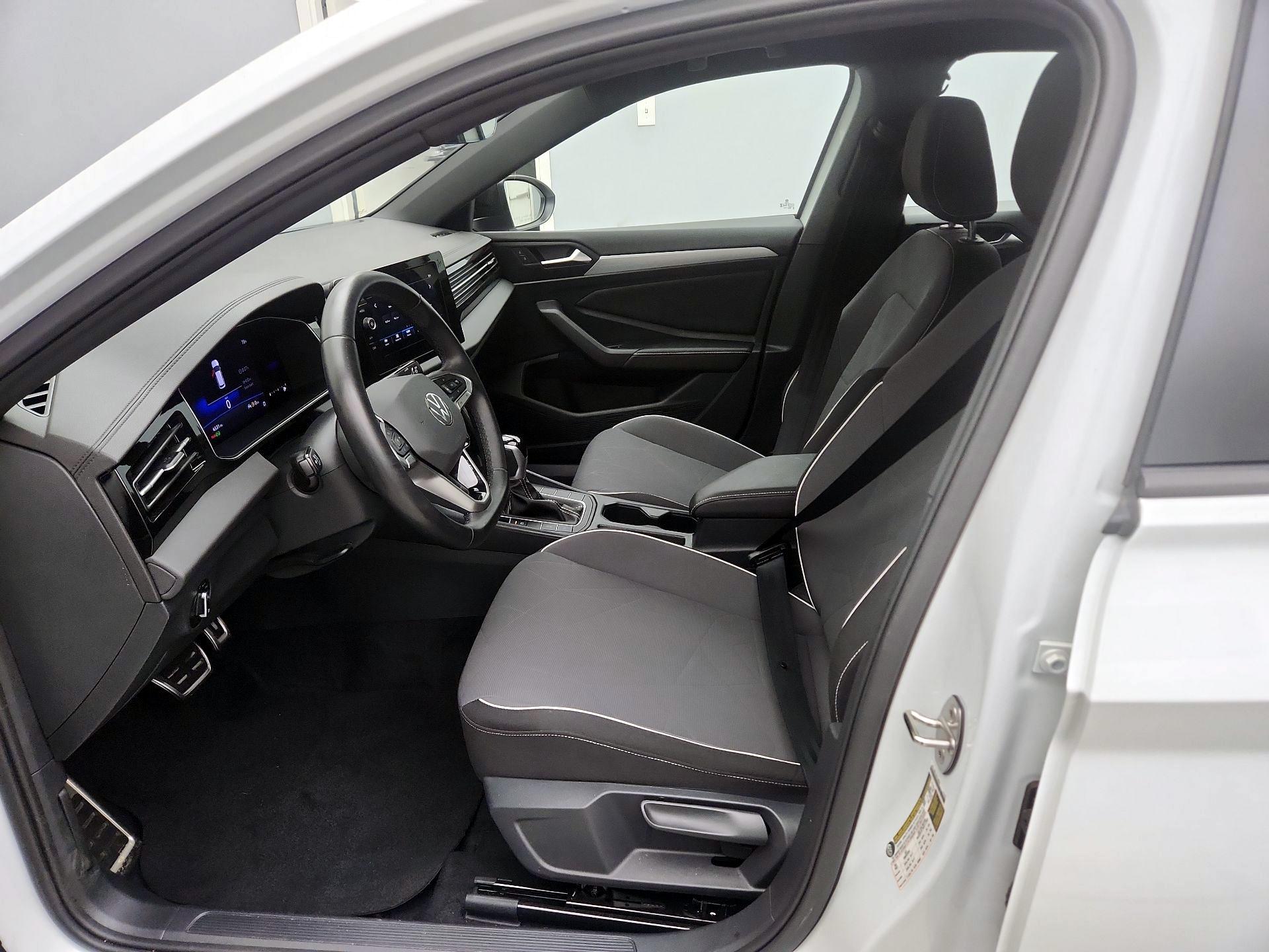 Thumbnail: 2025 Volkswagen Jetta - 11