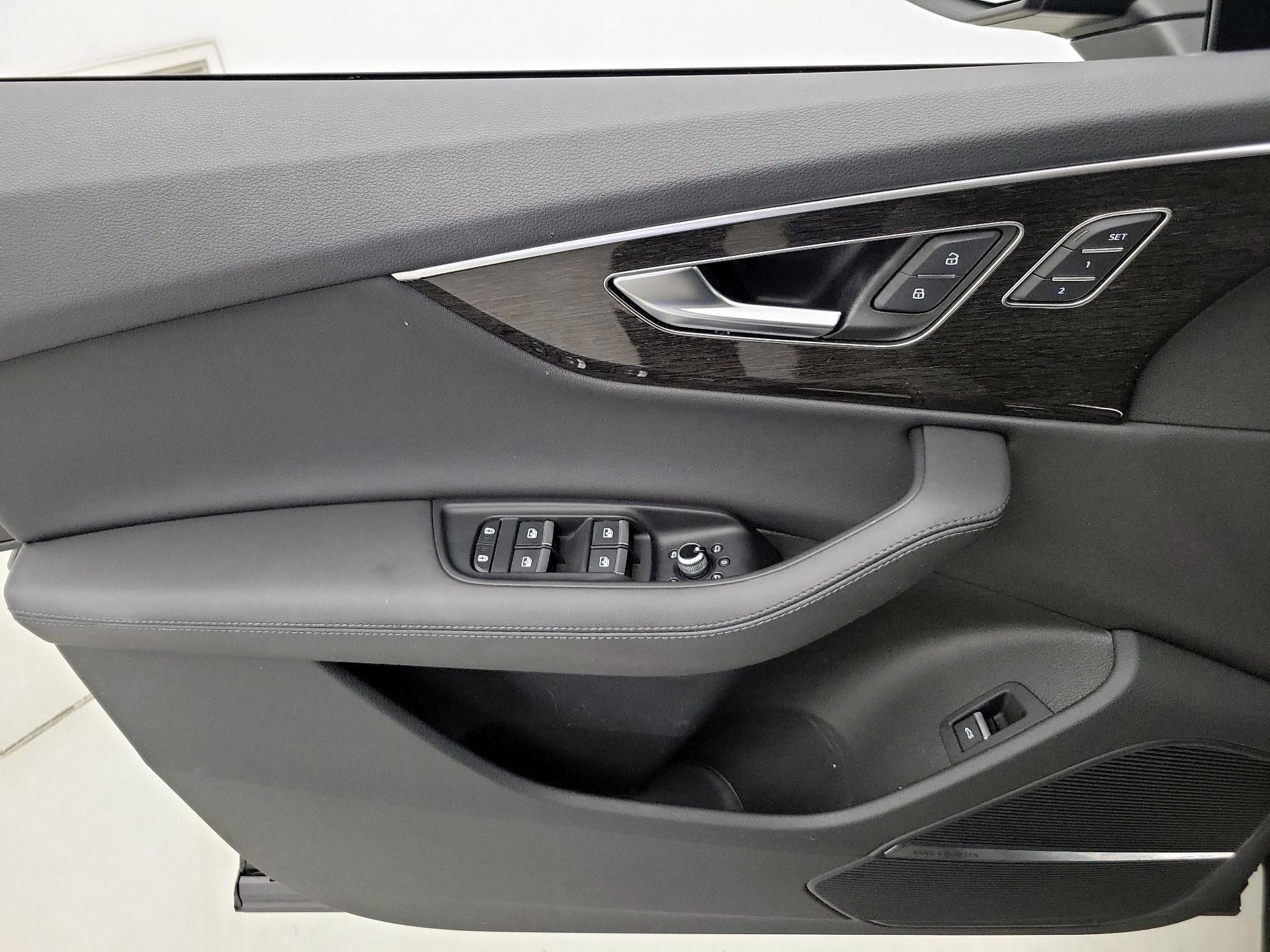 Thumbnail: 2023 Audi Q7 - 12