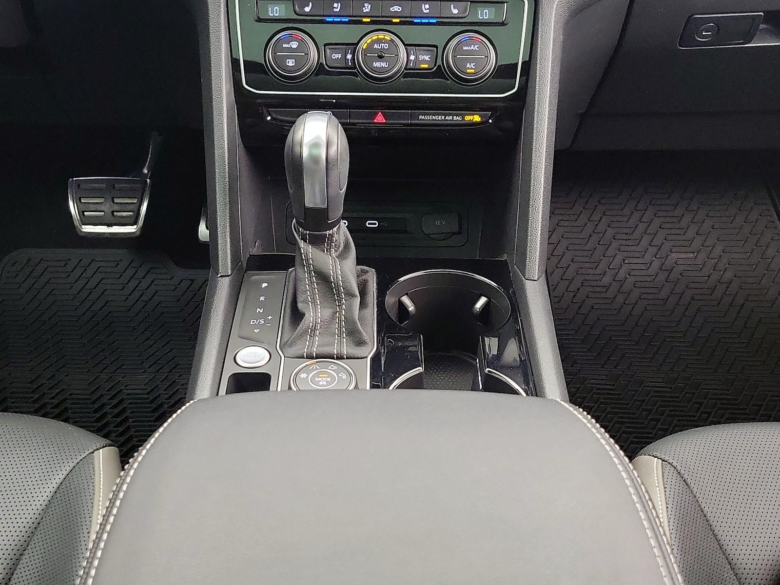 2023 Volkswagen Atlas Cross Sport SEL Premium R-Line - Photo 18
