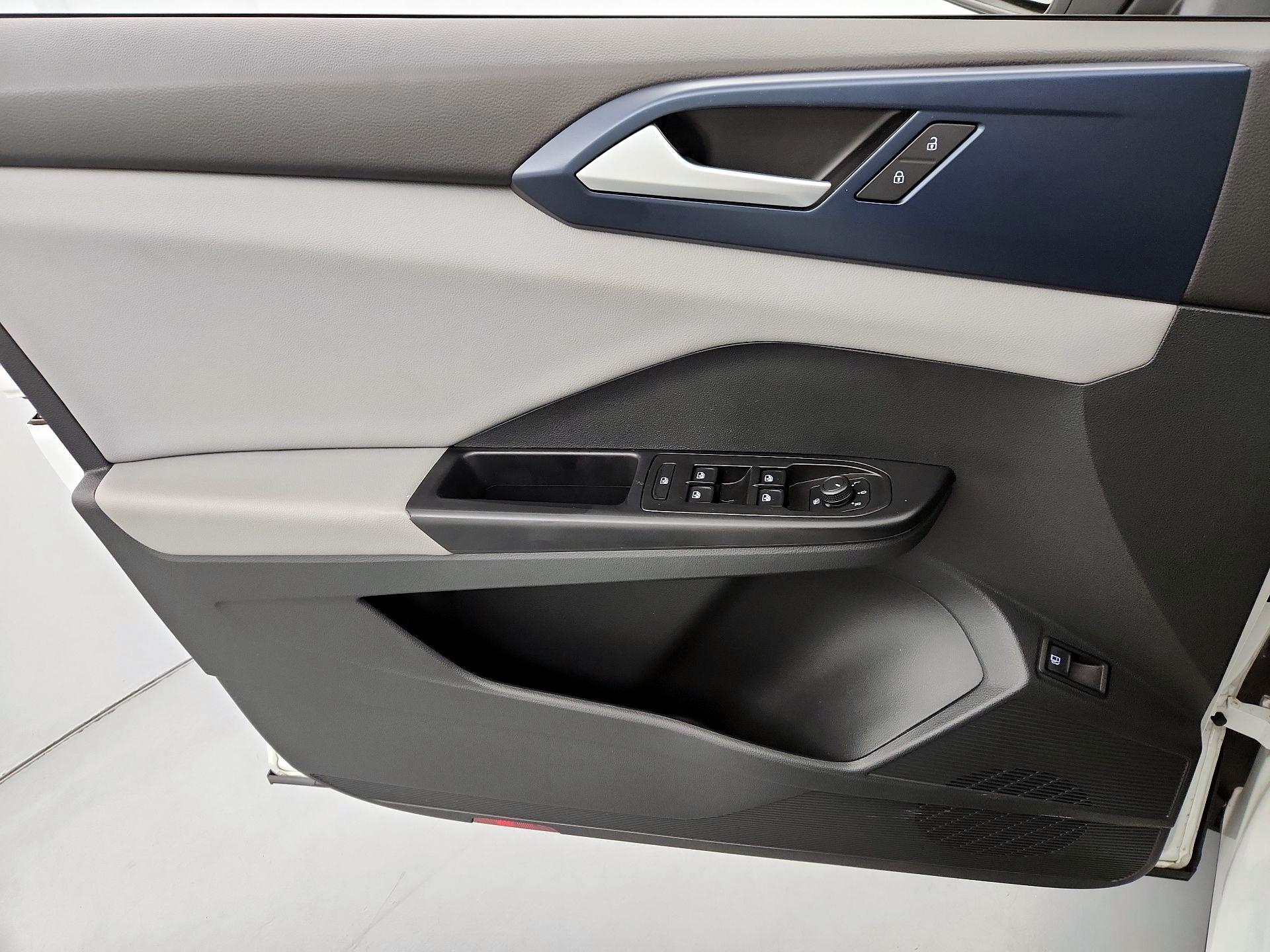 Thumbnail: 2023 Volkswagen Taos - 12
