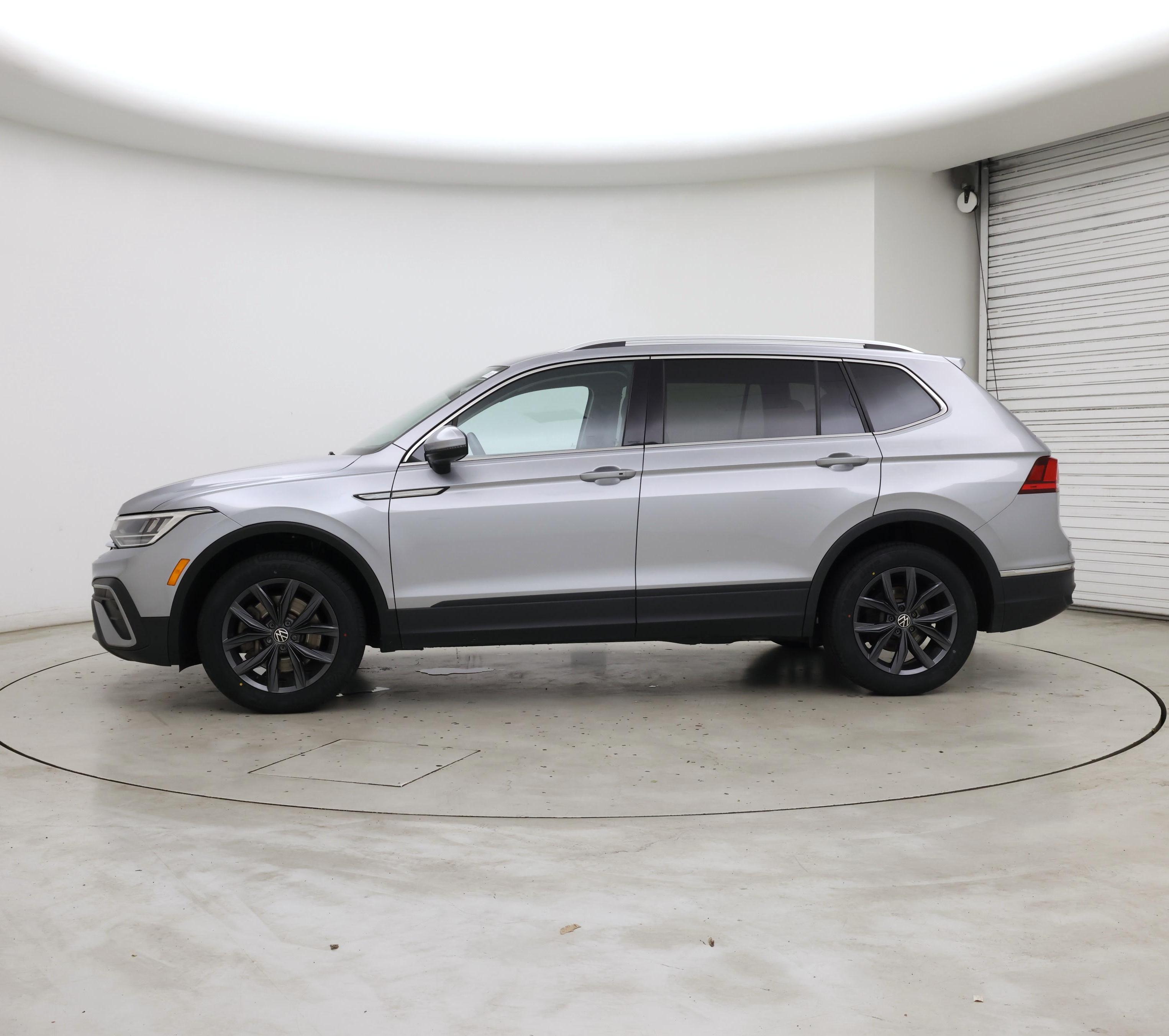 Thumbnail: 2022 Volkswagen Tiguan - 3