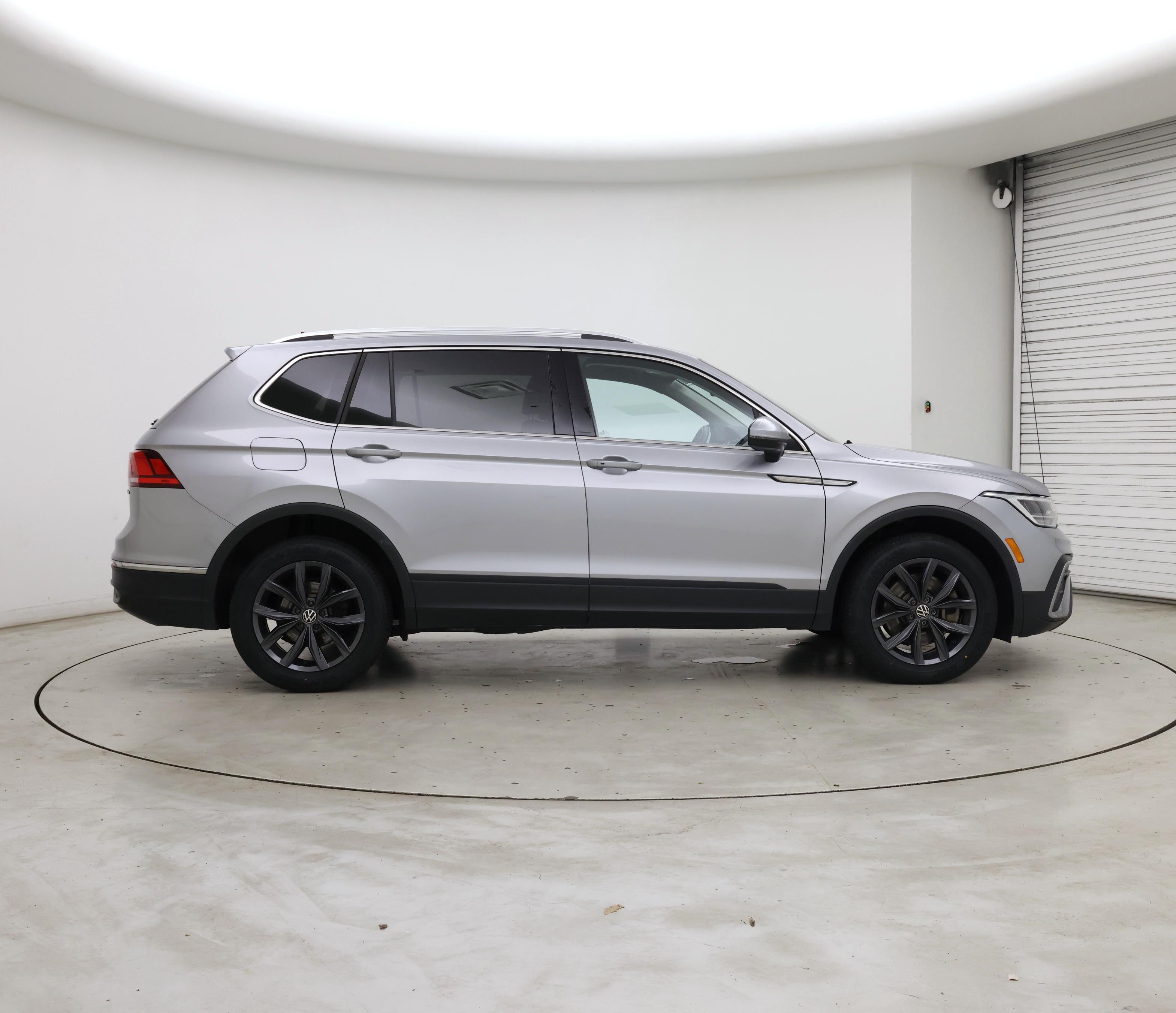 Thumbnail: 2022 Volkswagen Tiguan - 7