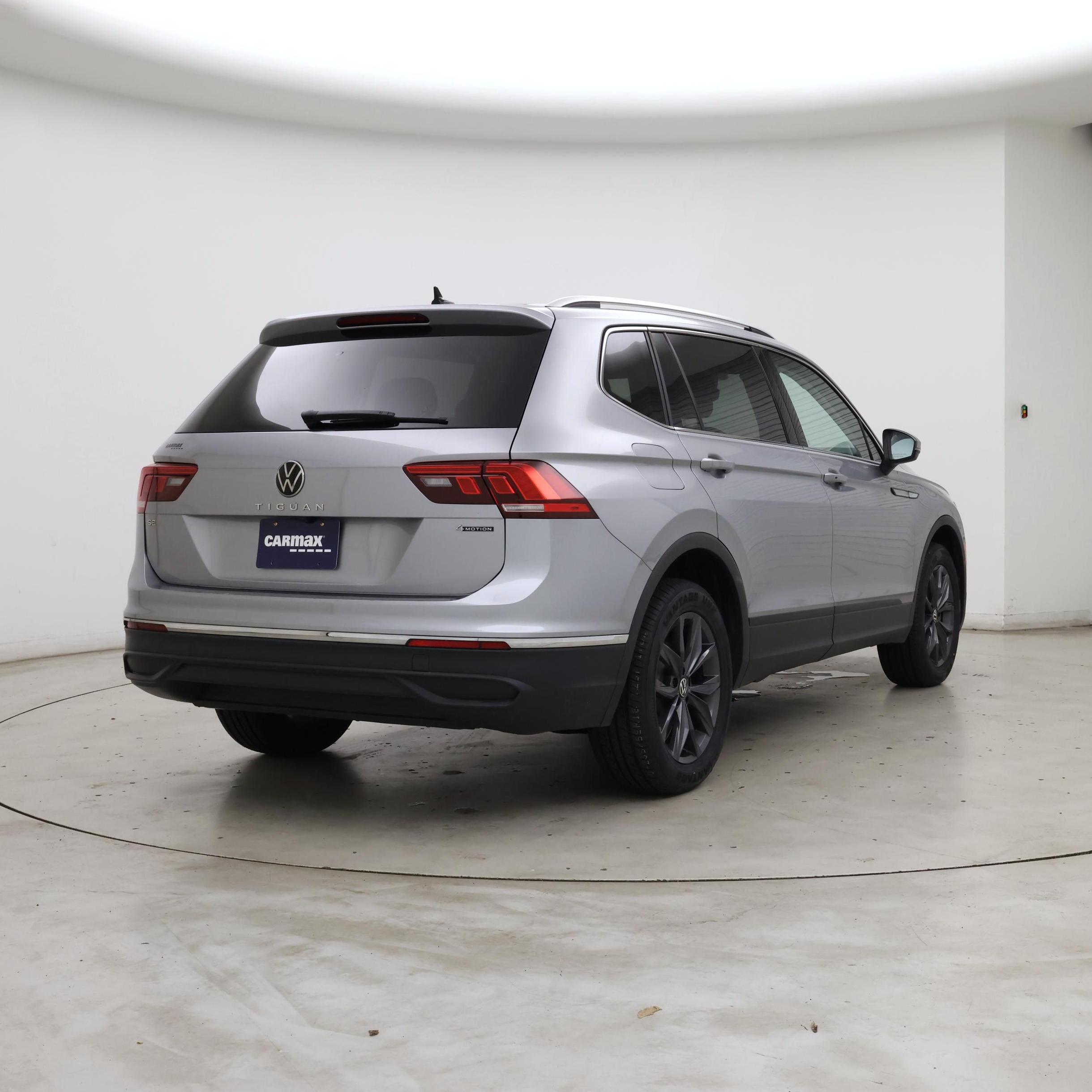 Thumbnail: 2022 Volkswagen Tiguan - 8