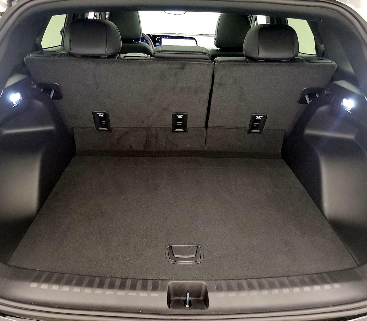 Trunk/Cargo (Seats Up)