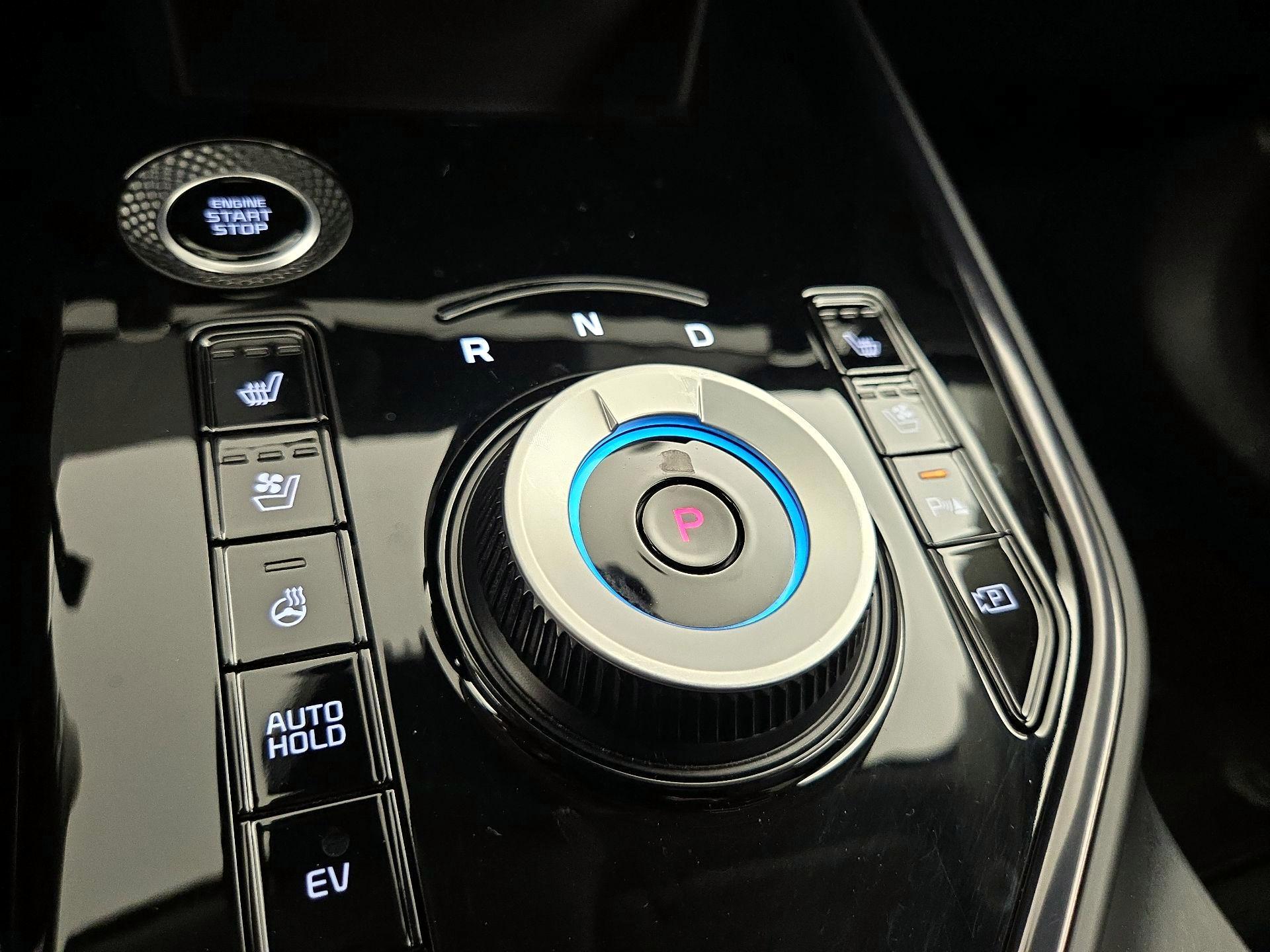 Thumbnail: 2023 Kia Niro - 18