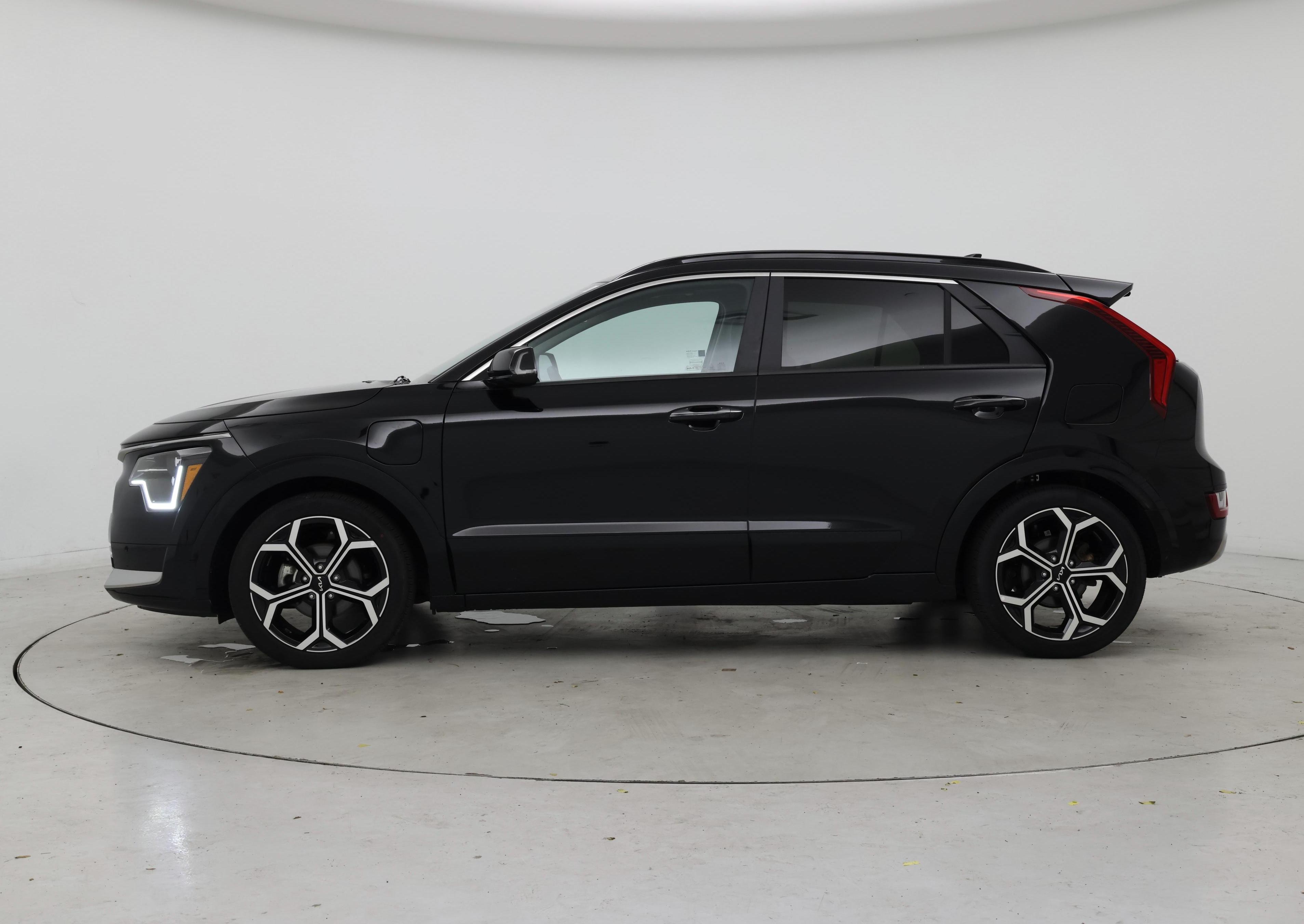 Thumbnail: 2023 Kia Niro - 3
