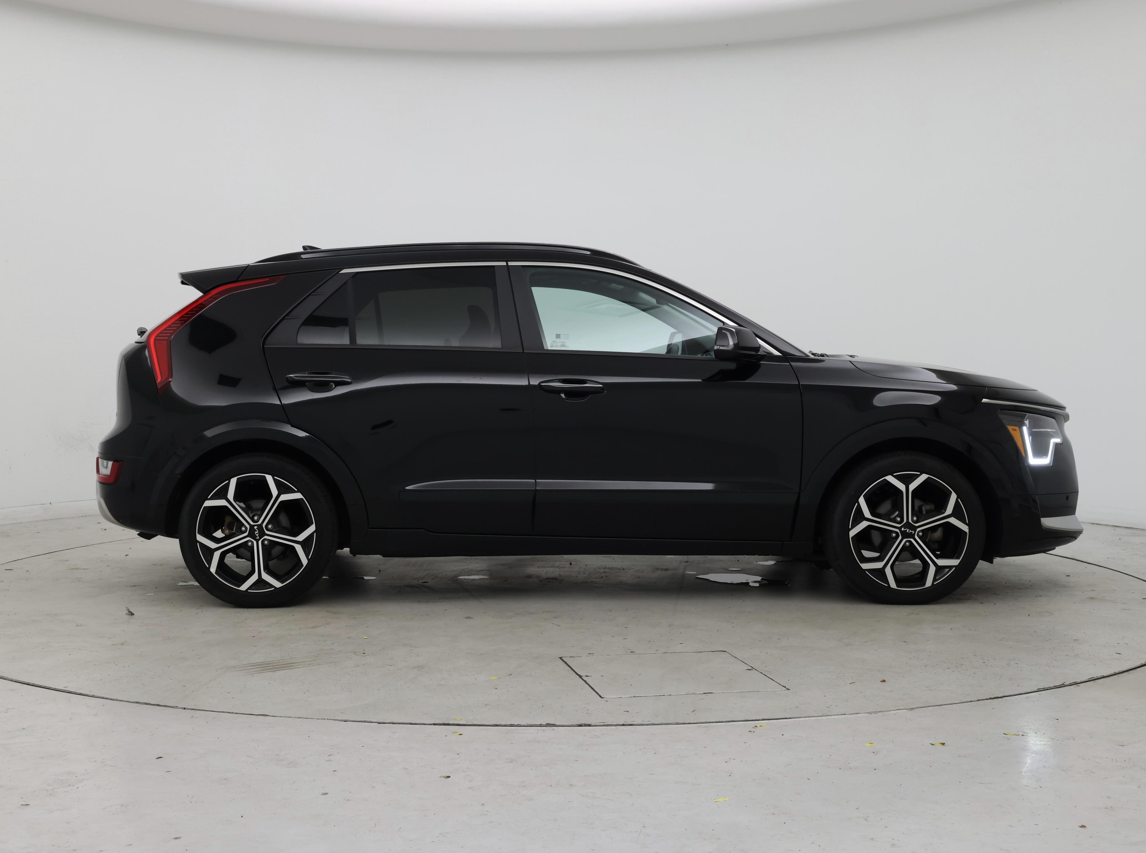 Thumbnail: 2023 Kia Niro - 7