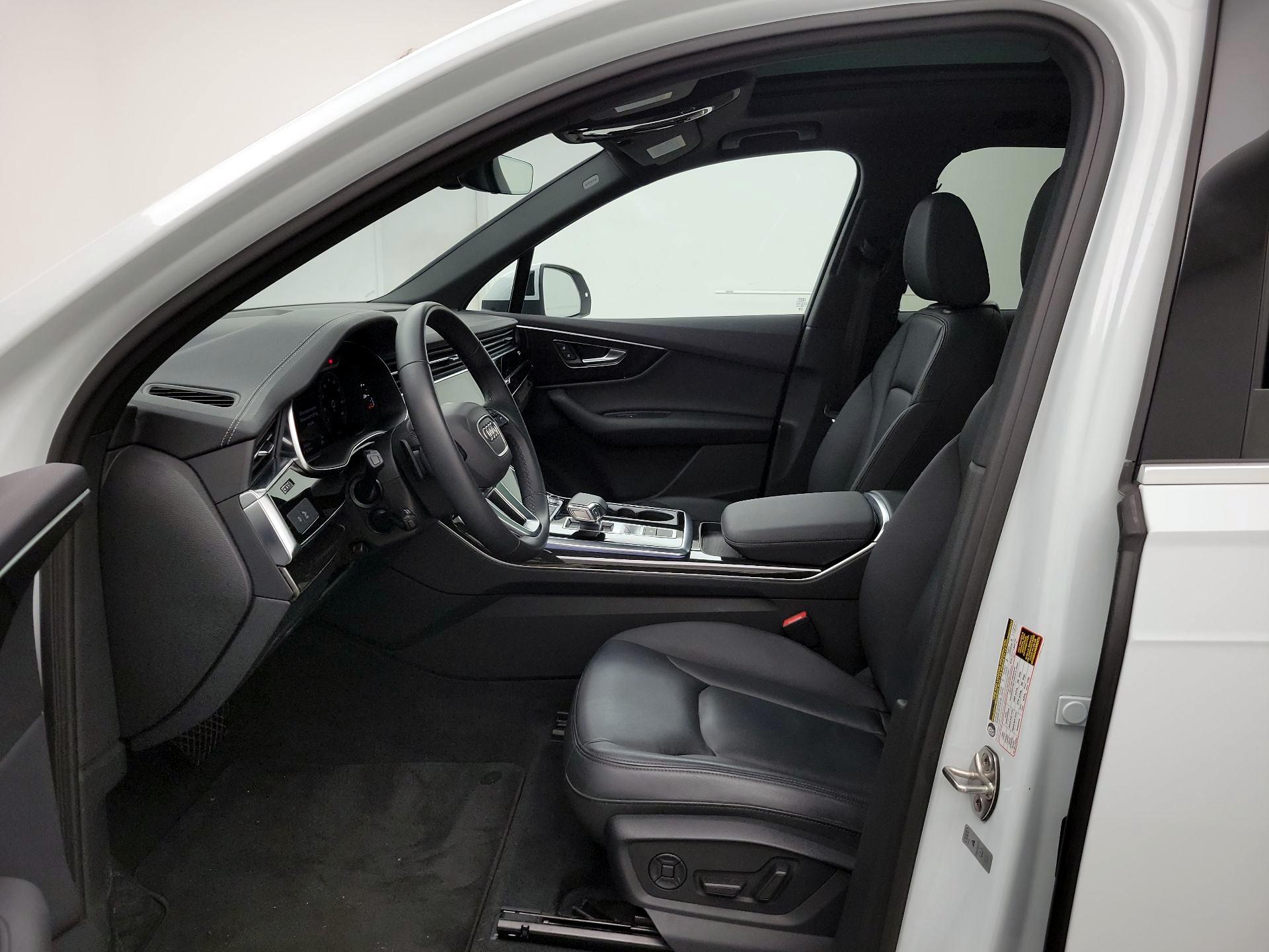 Thumbnail: 2023 Audi Q7 - 11