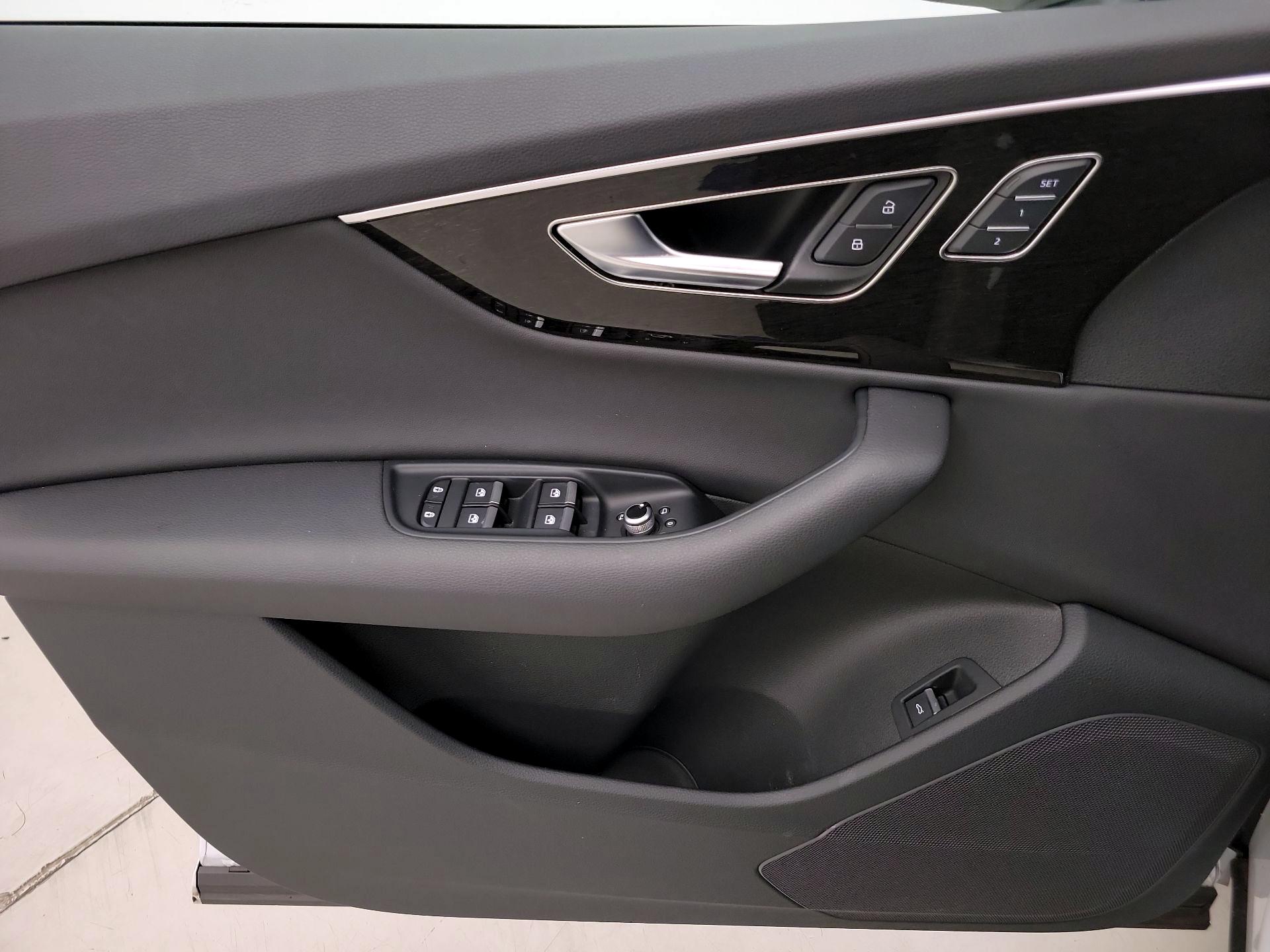 Thumbnail: 2023 Audi Q7 - 12