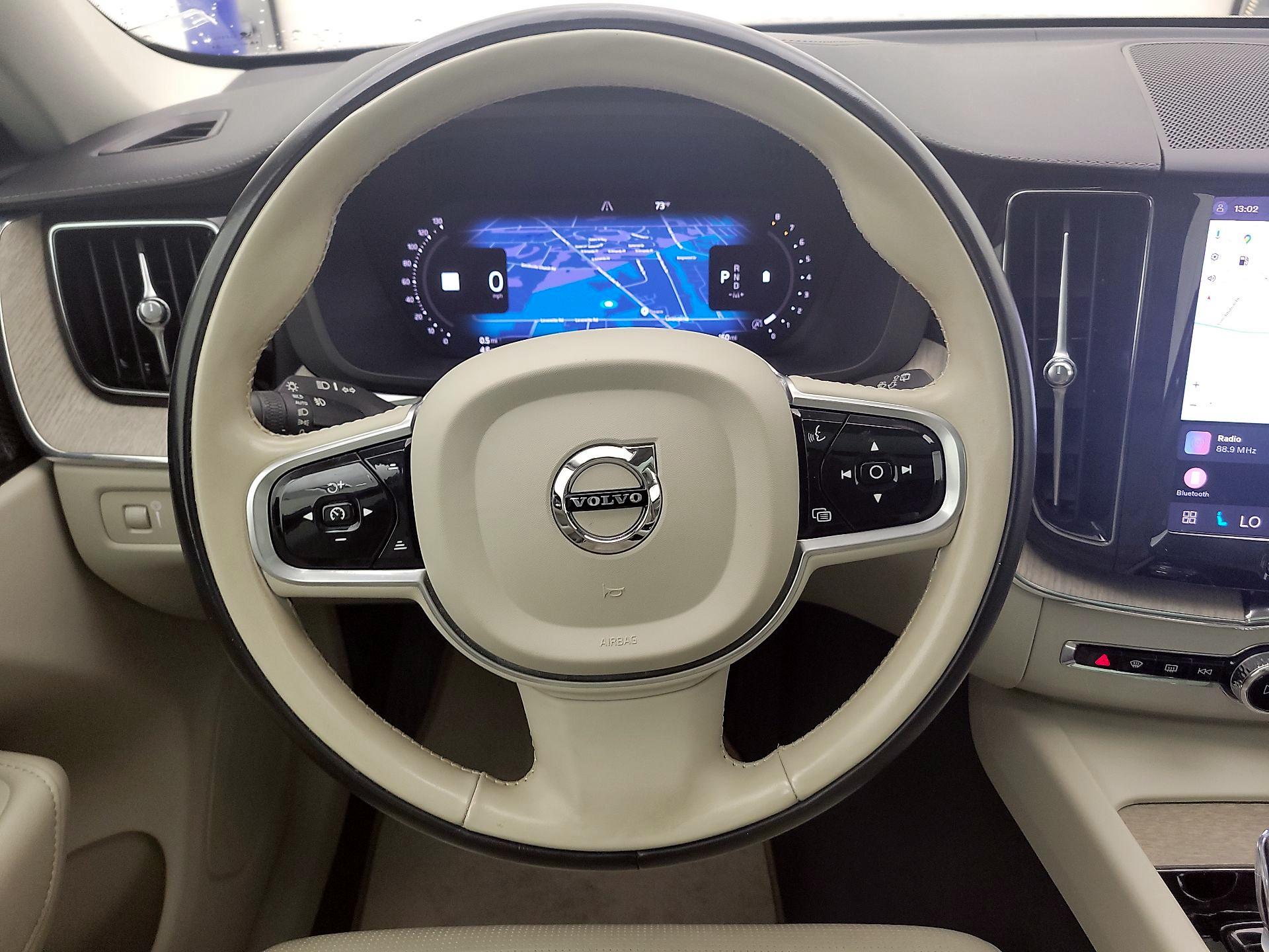 Thumbnail: 2022 Volvo XC60 - 10