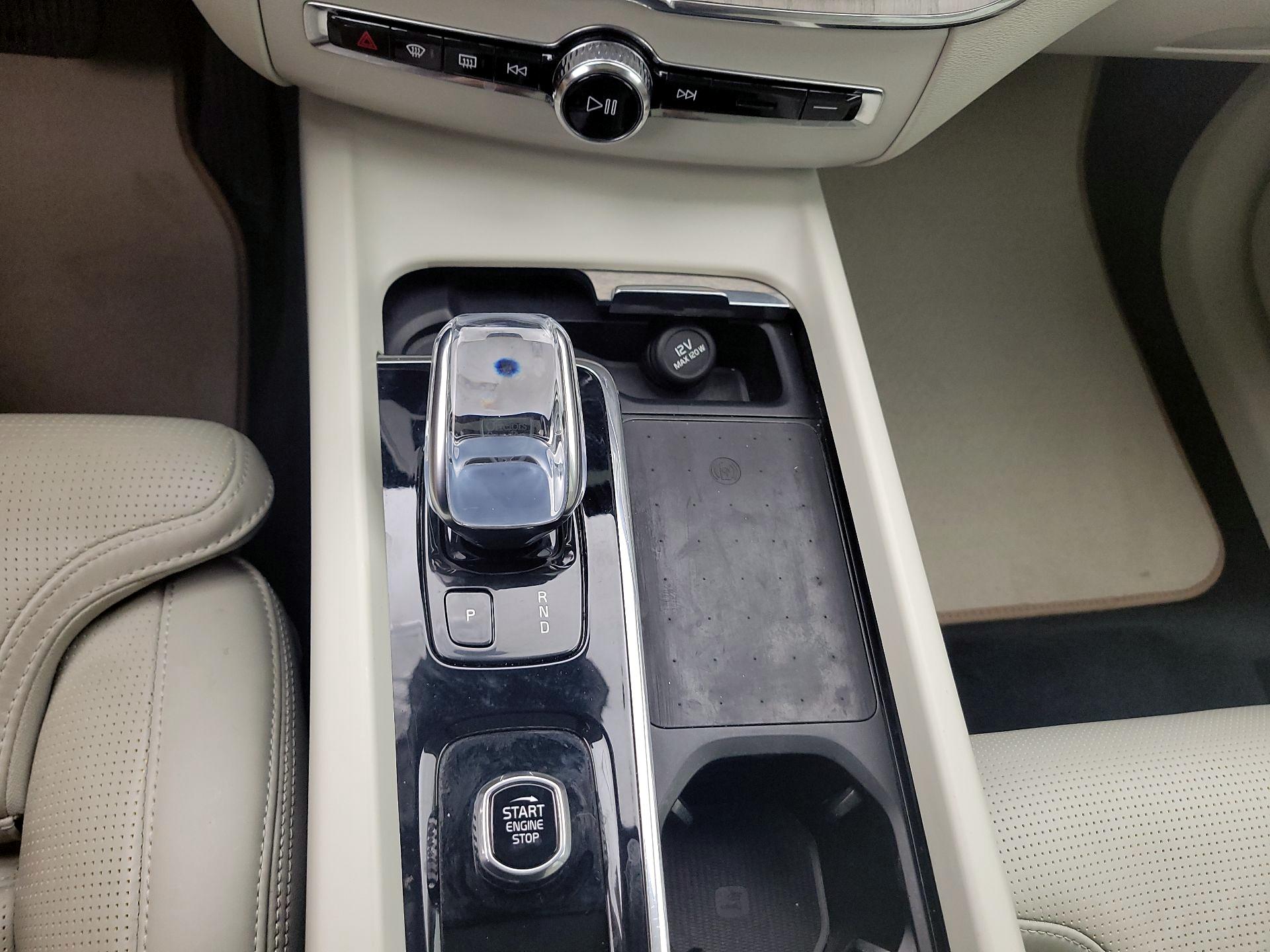 Thumbnail: 2022 Volvo XC60 - 18