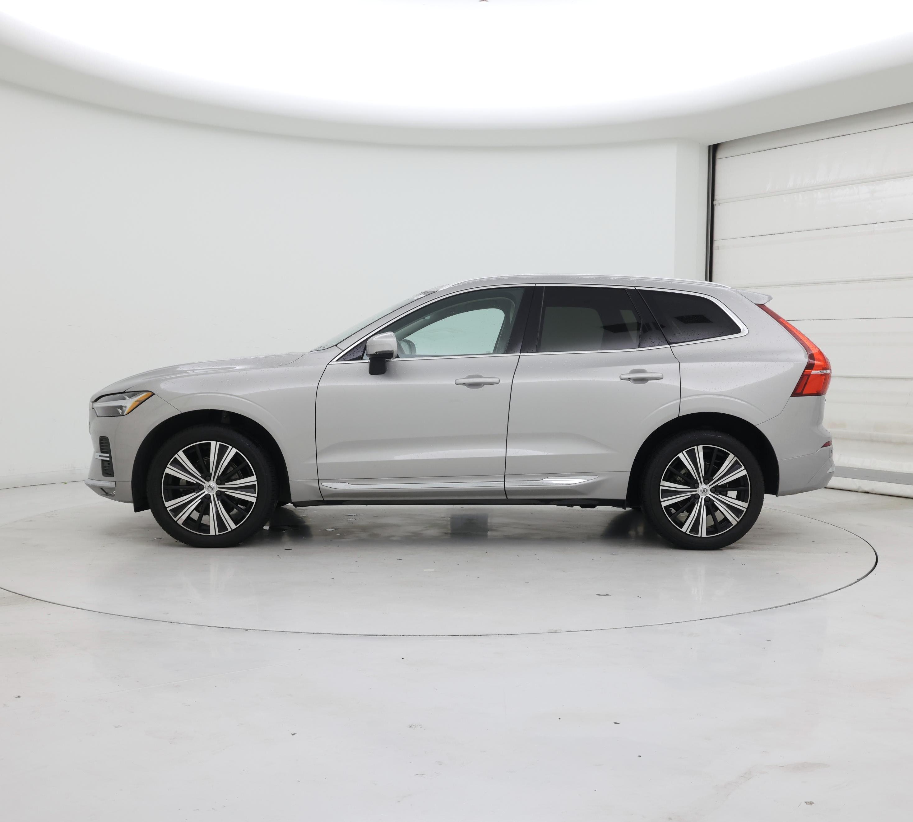 Thumbnail: 2022 Volvo XC60 - 3