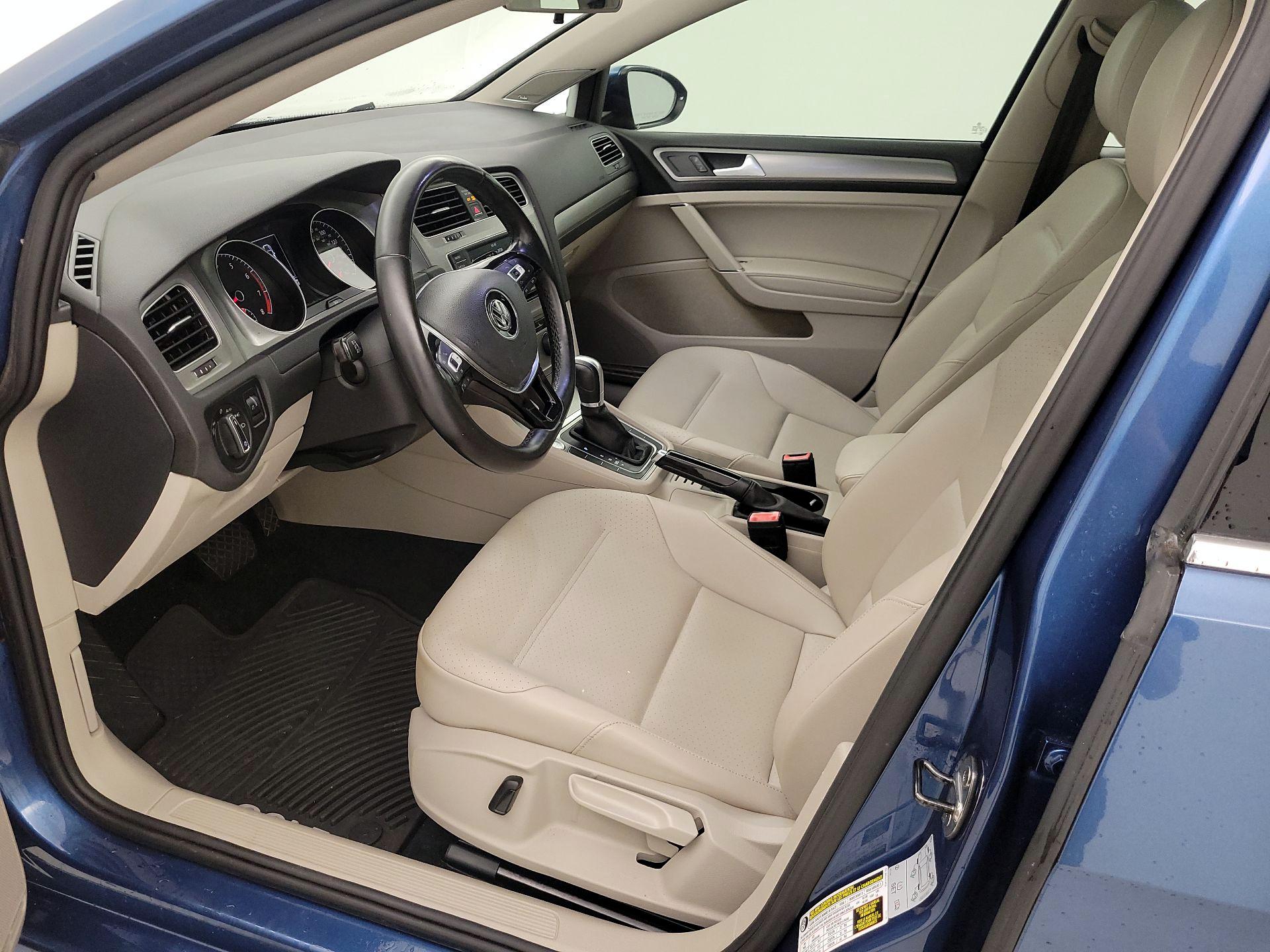 Thumbnail: 2016 Volkswagen Golf - 11