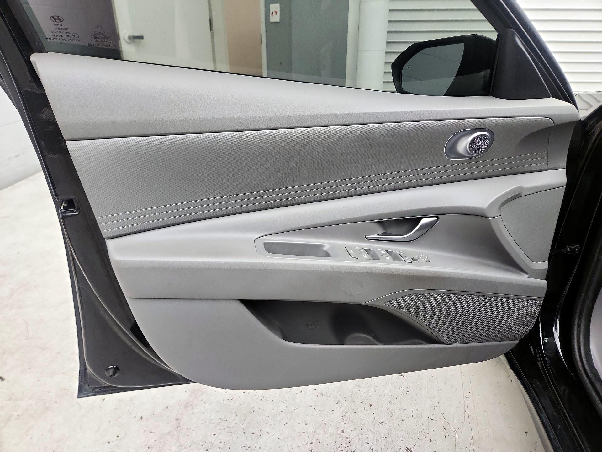 Thumbnail: 2022 Hyundai Elantra - 12