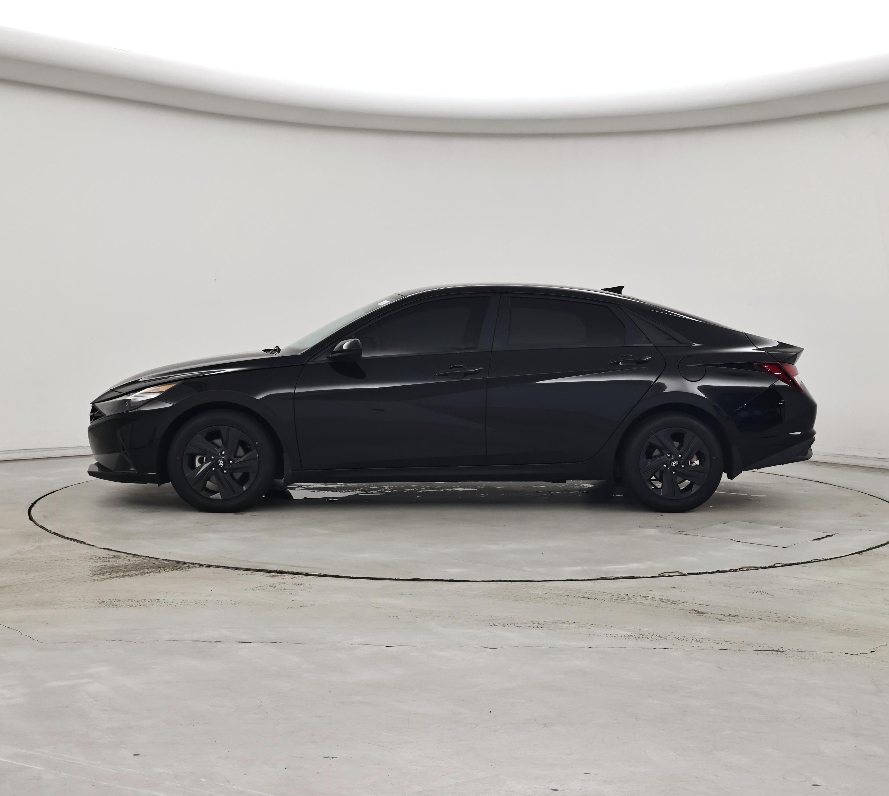 Thumbnail: 2022 Hyundai Elantra - 3