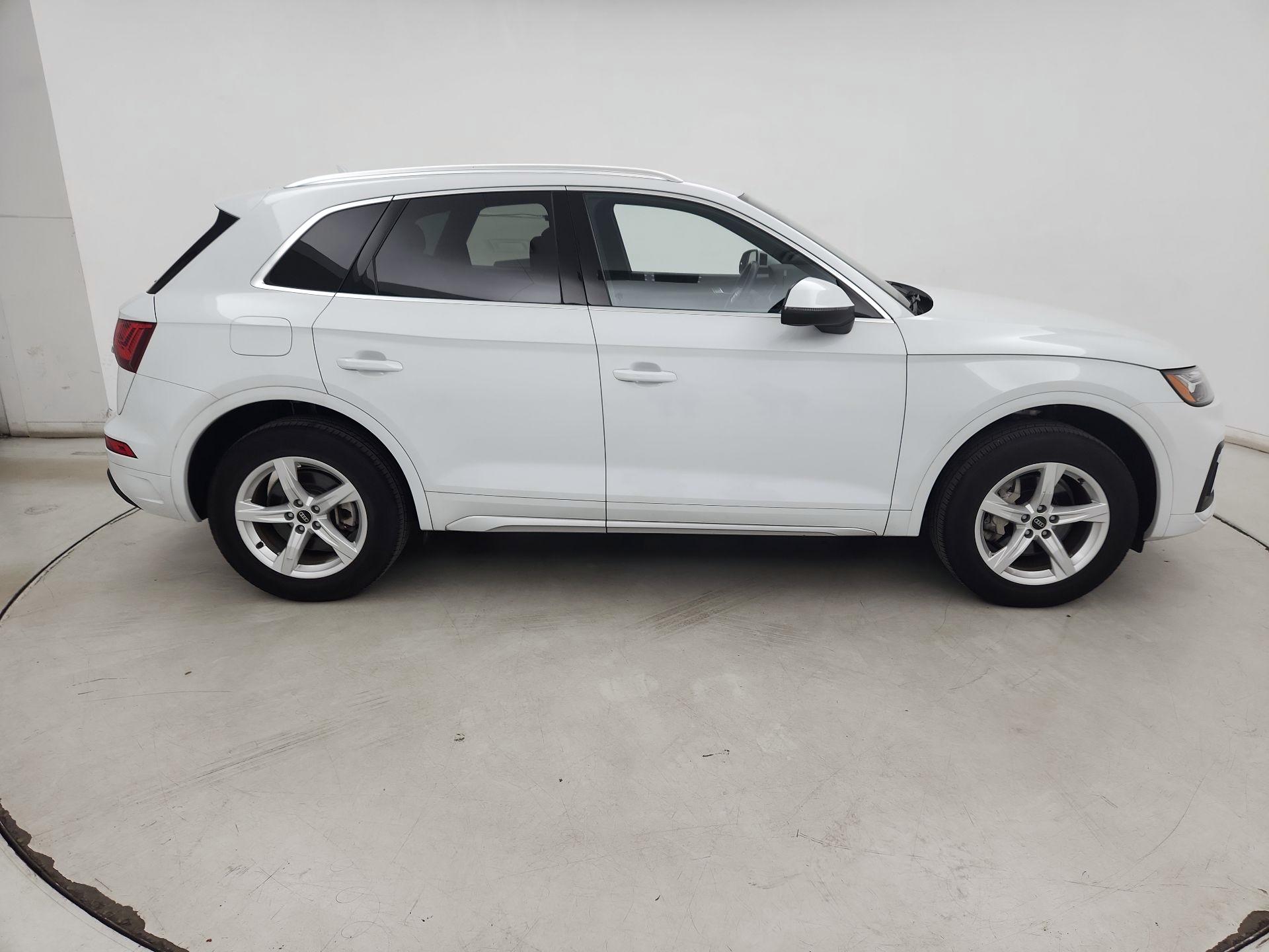 Thumbnail: 2023 Audi Q5 - 4