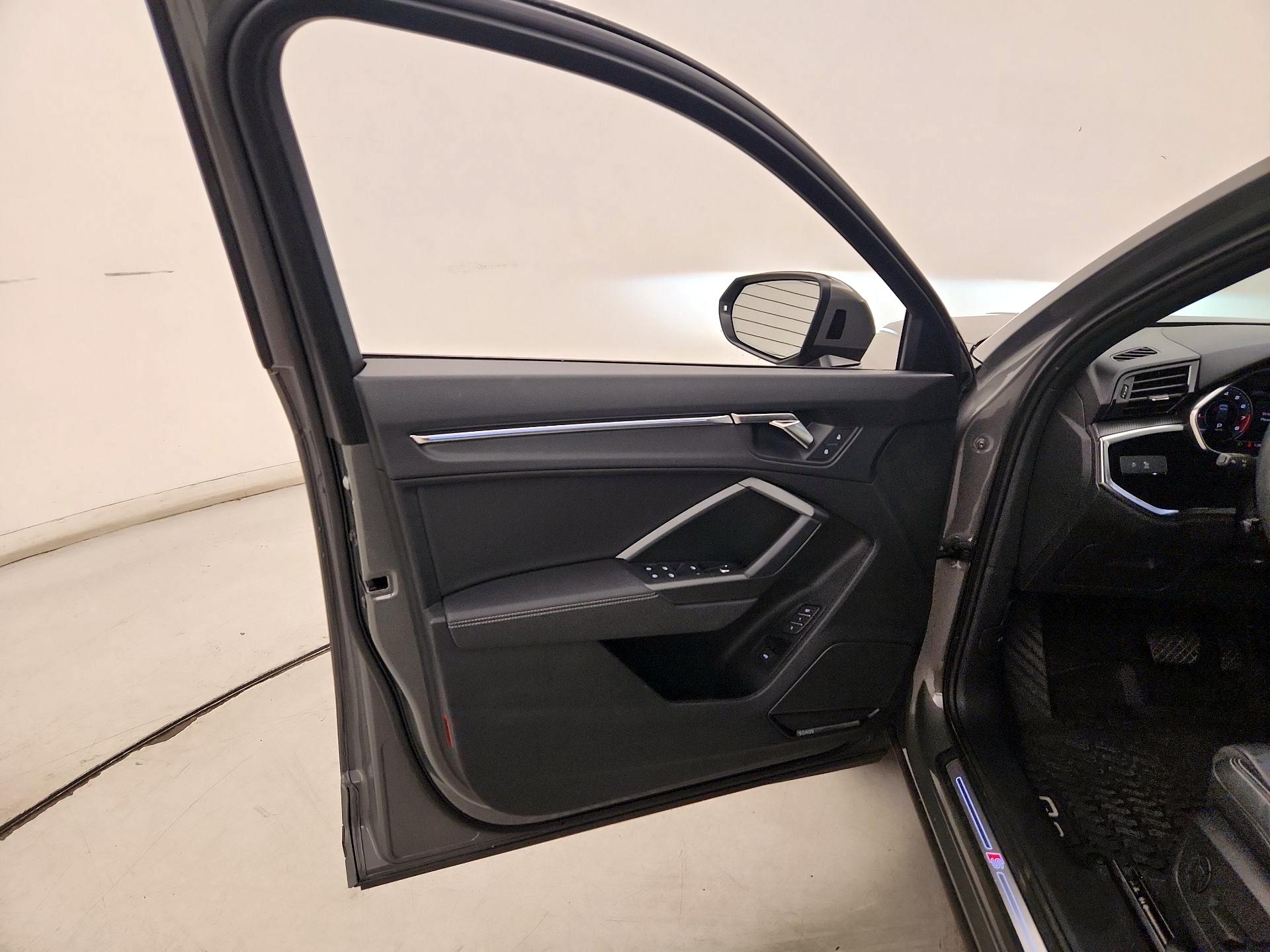 Thumbnail: 2024 Audi Q3 - 12