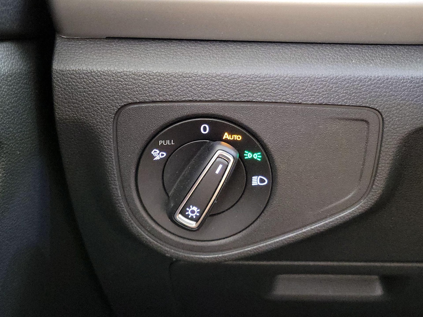 2023 Volkswagen Atlas SE w/Tech - Photo 14