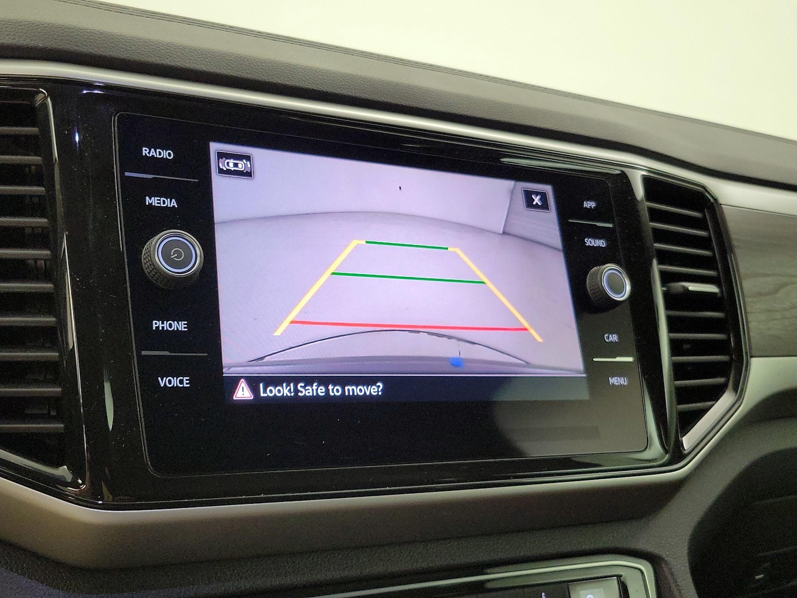 2023 Volkswagen Atlas SE w/Tech - Photo 15