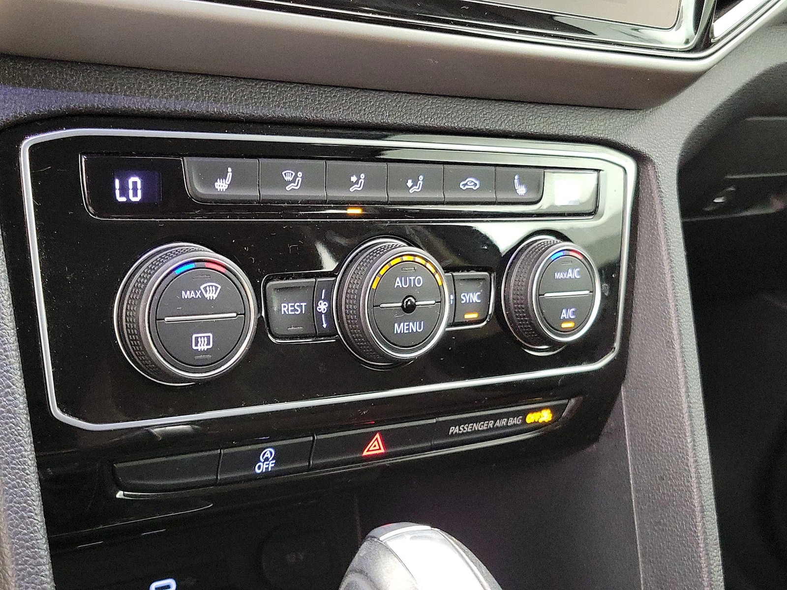 2023 Volkswagen Atlas SE w/Tech - Photo 17