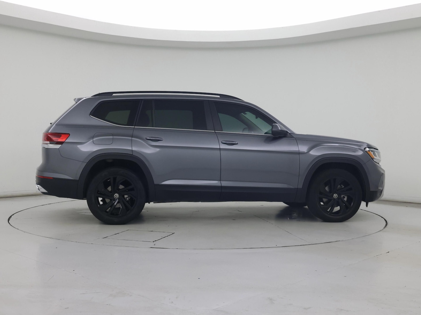 2023 Volkswagen Atlas SE w/Tech - Photo 8