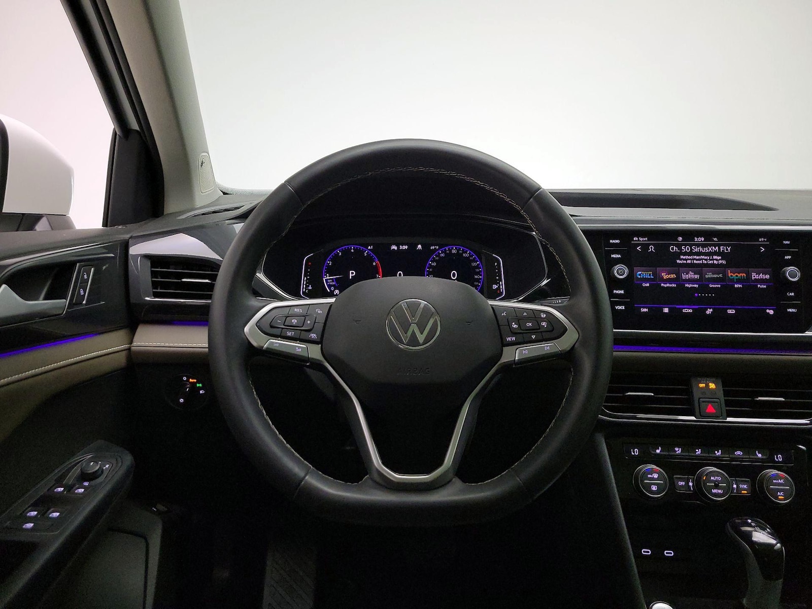 2023 Volkswagen Taos SEL - Photo 11