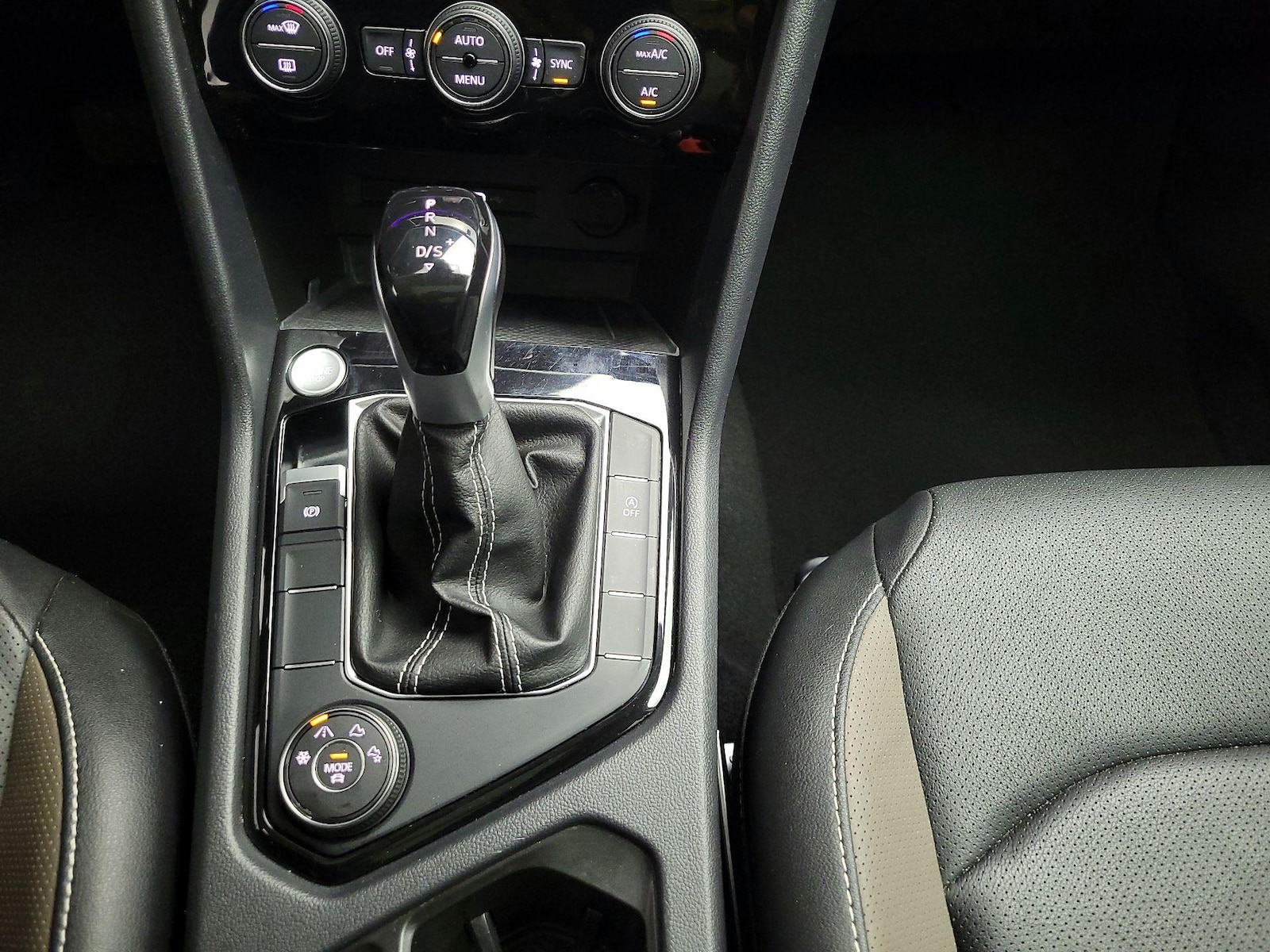 2023 Volkswagen Taos SEL - Photo 17