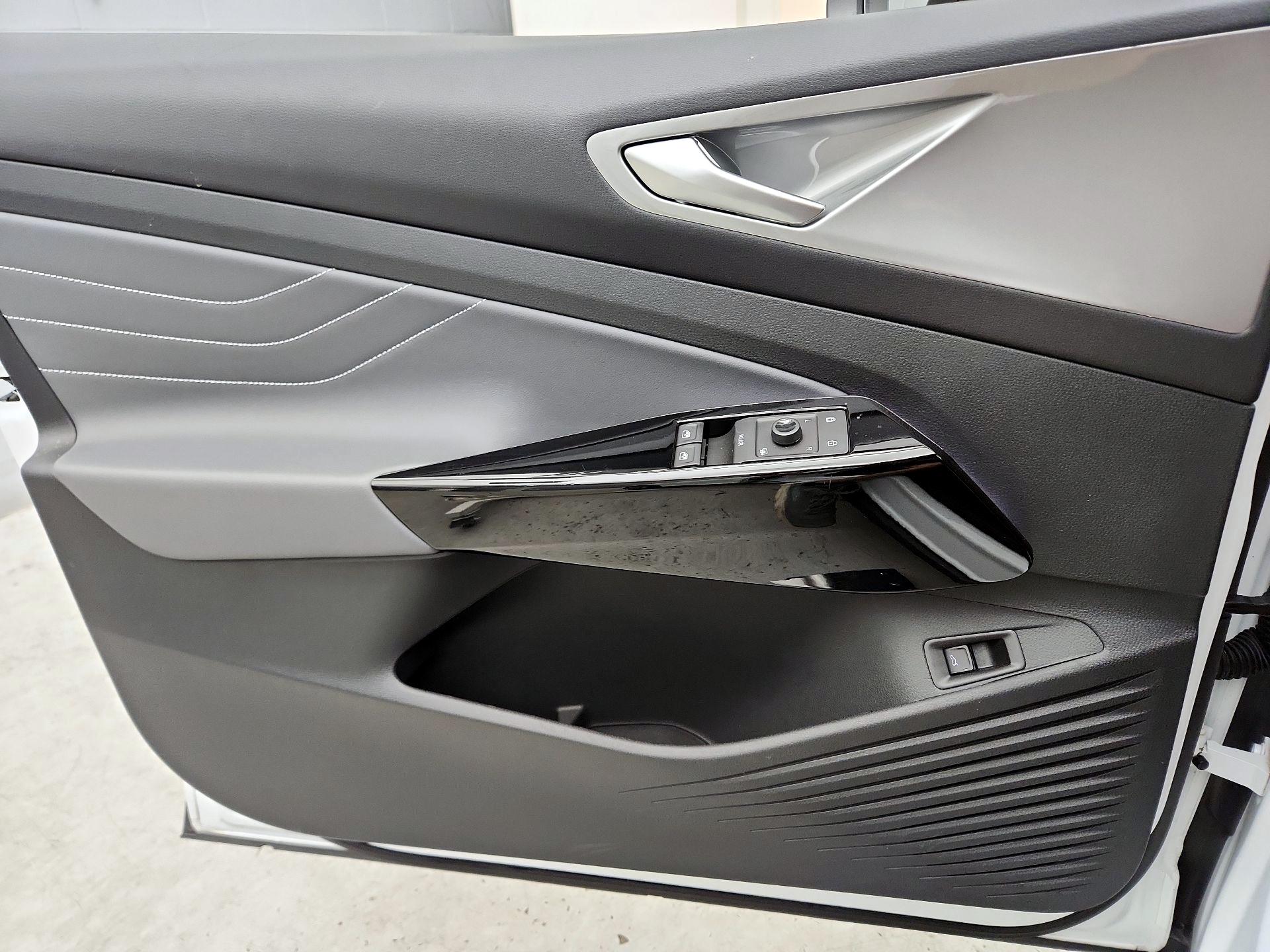 Thumbnail: 2023 Volkswagen ID.4 - 12