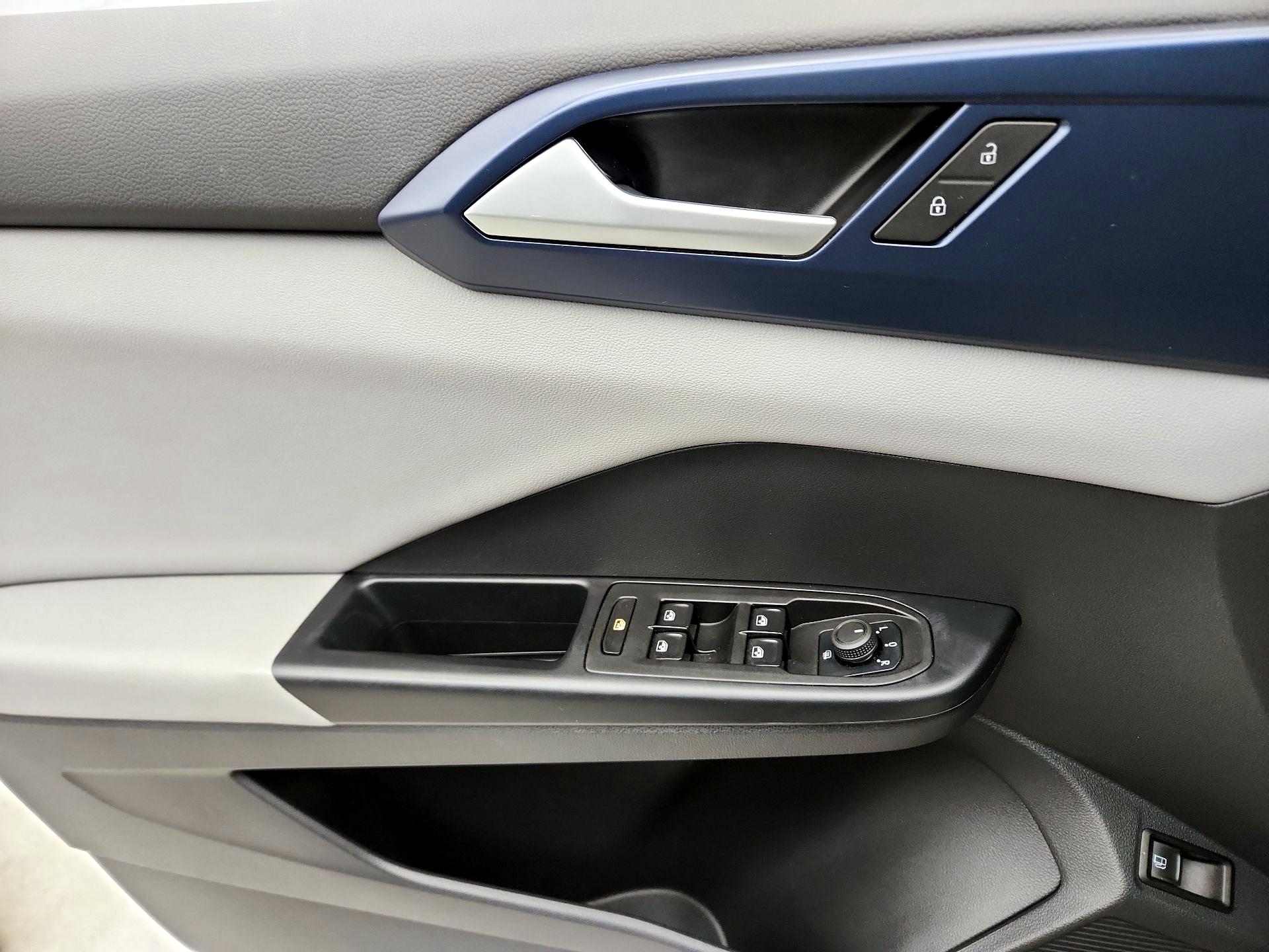 Thumbnail: 2023 Volkswagen Taos - 12