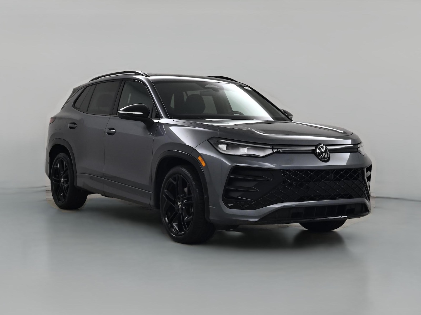 2025 Volkswagen Tiguan SE R-LINE BLACK - Photo 1