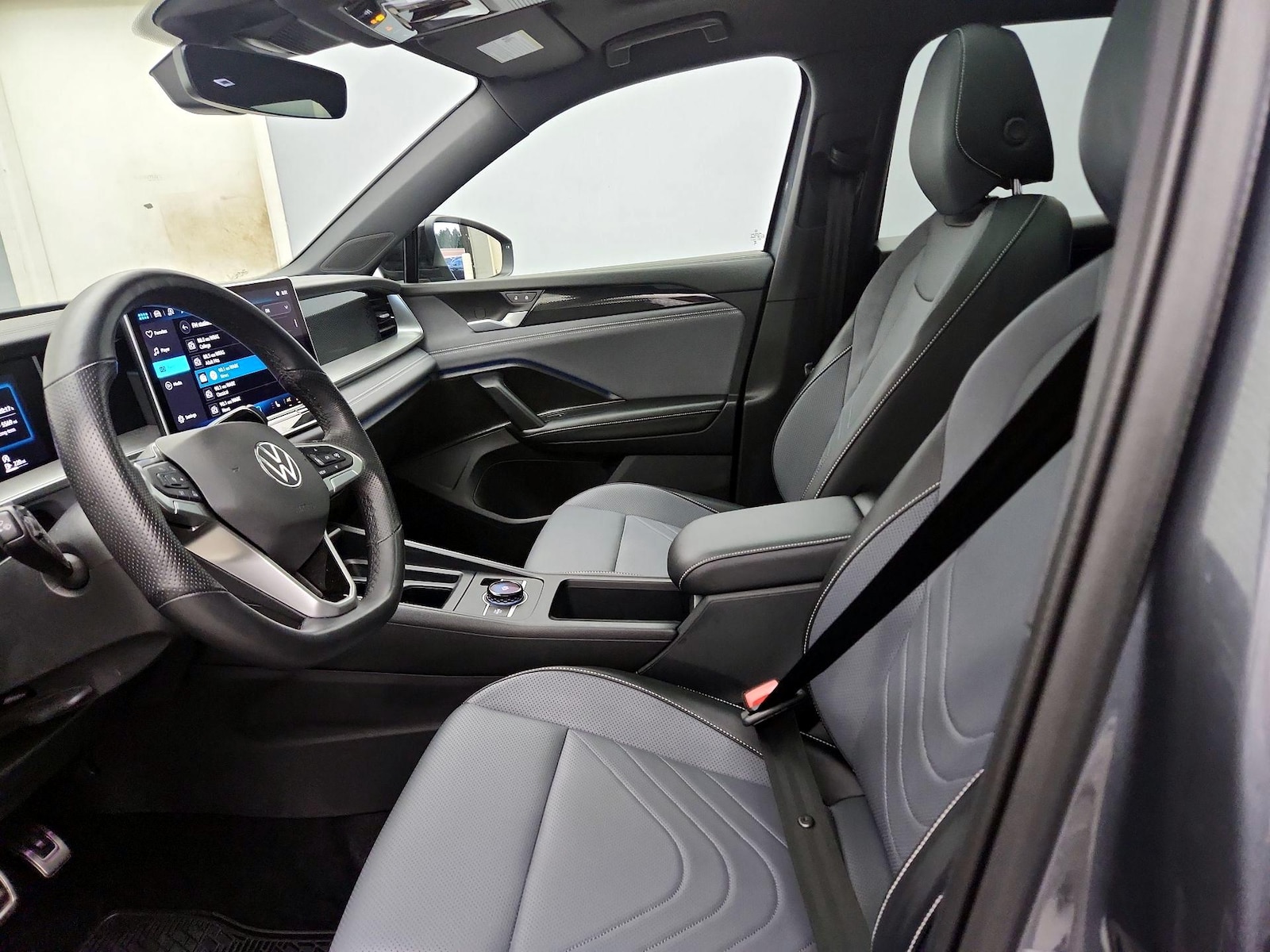 2025 Volkswagen Tiguan SE R-LINE BLACK - Photo 12