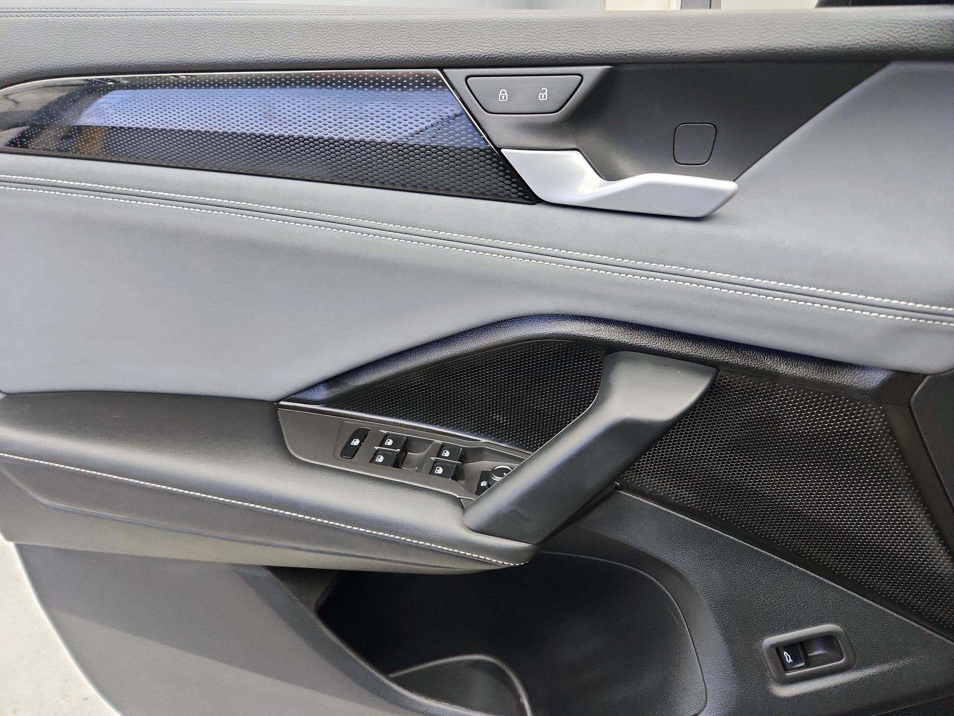 Thumbnail: 2025 Volkswagen Tiguan - 12