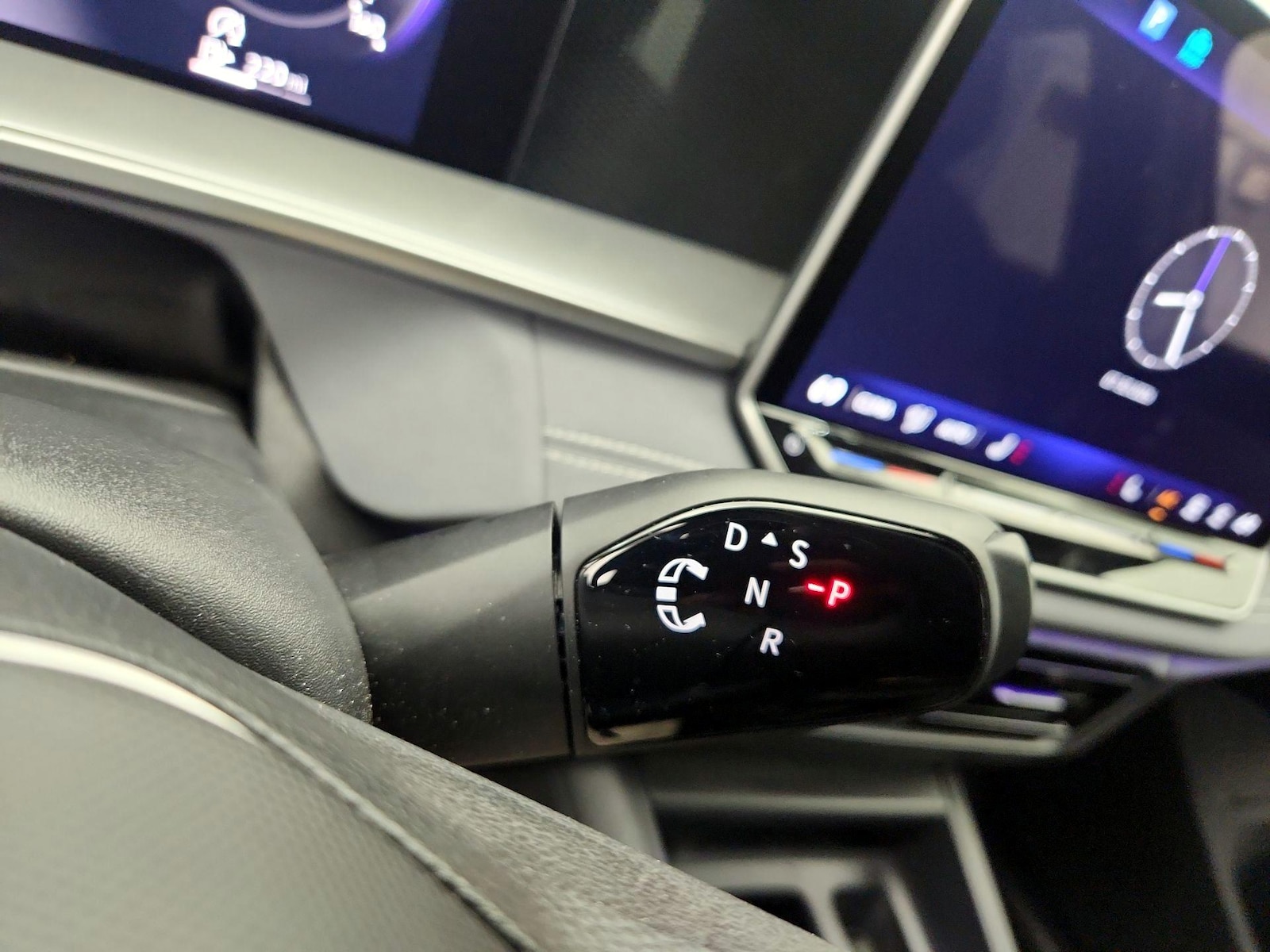 2025 Volkswagen Tiguan SE R-LINE BLACK - Photo 18