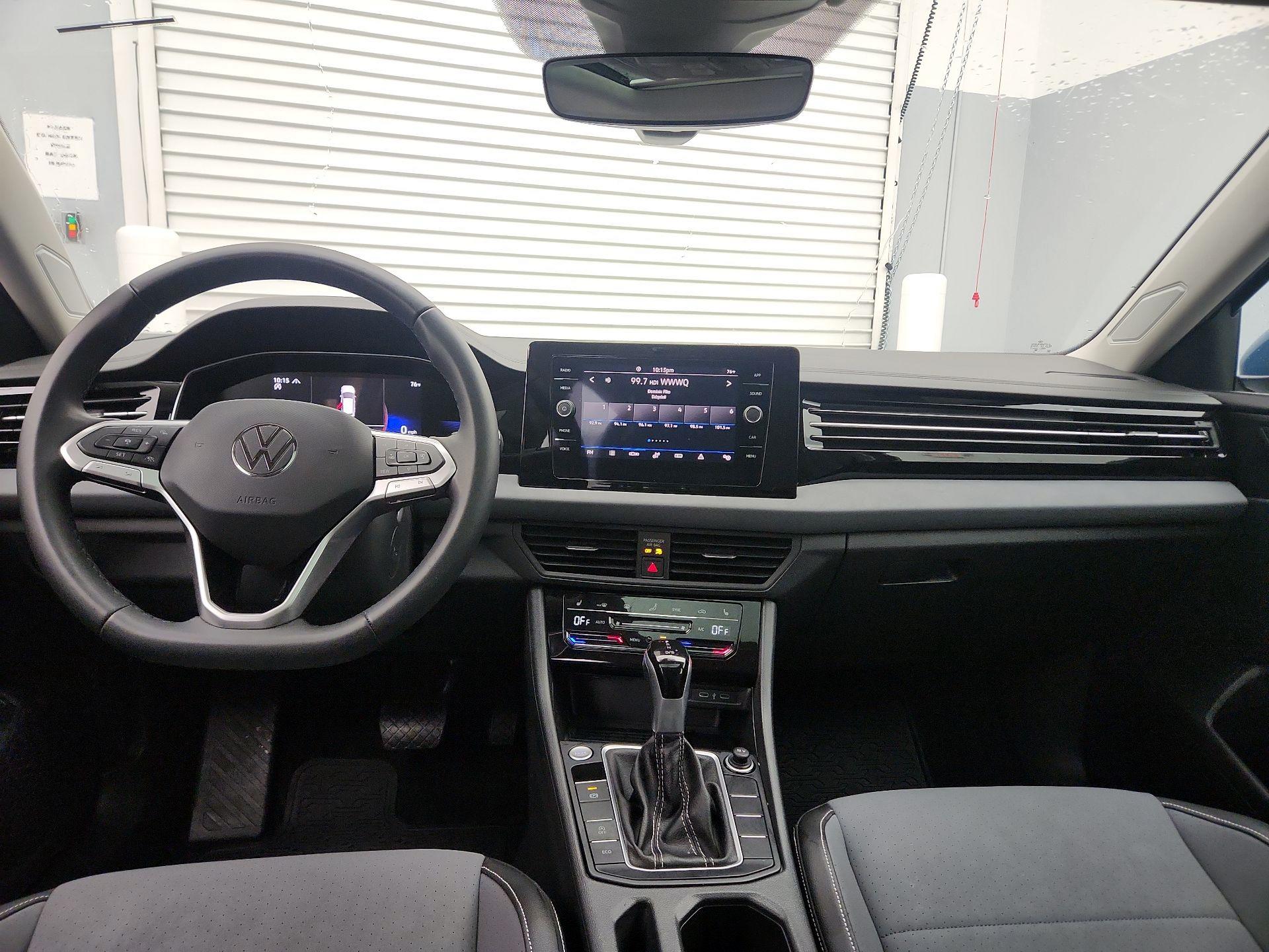 Thumbnail: 2025 Volkswagen Jetta - 9