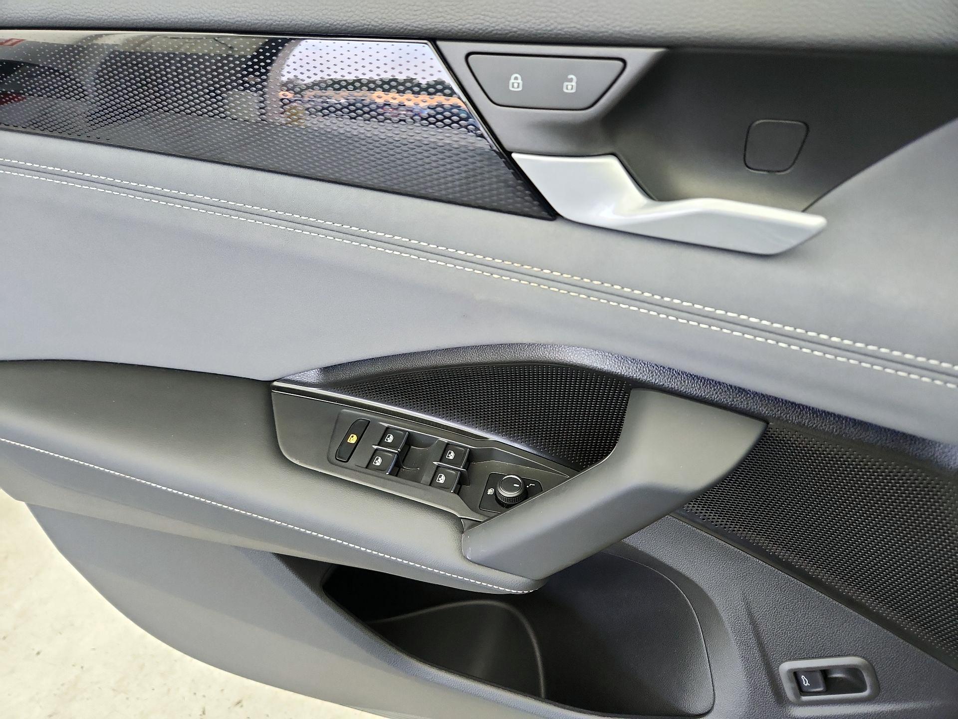Thumbnail: 2025 Volkswagen Tiguan - 12